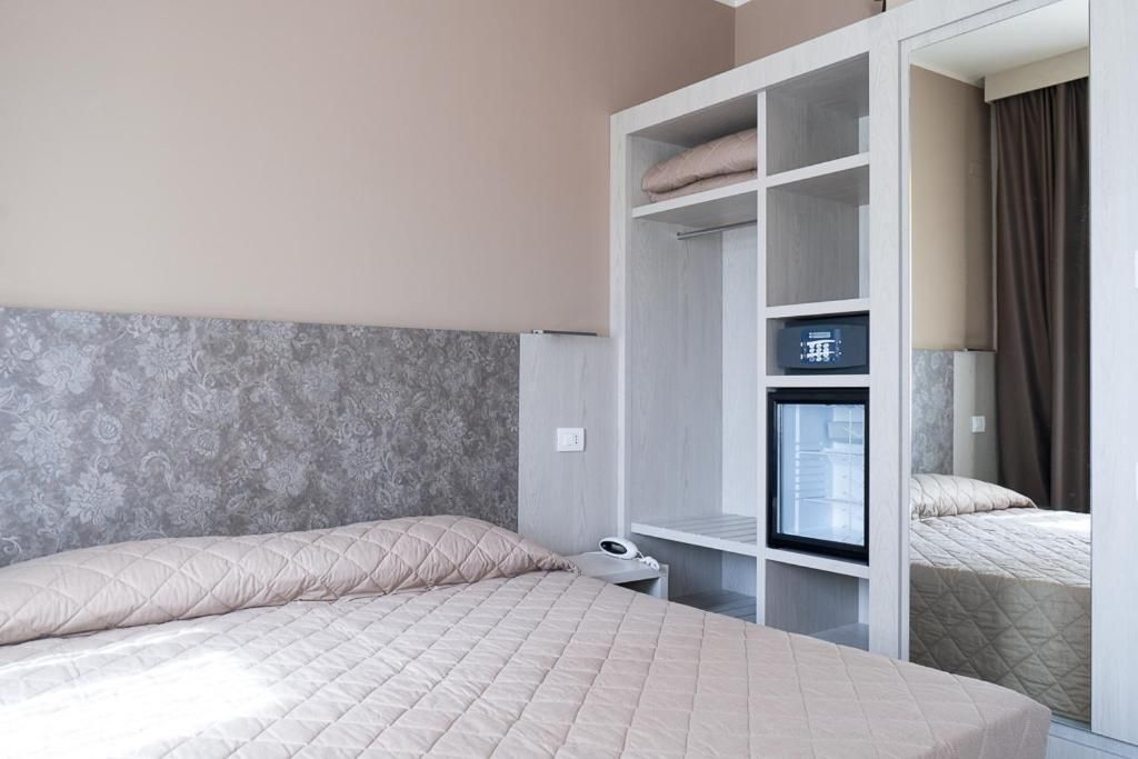Twin Room with Private Bathroom