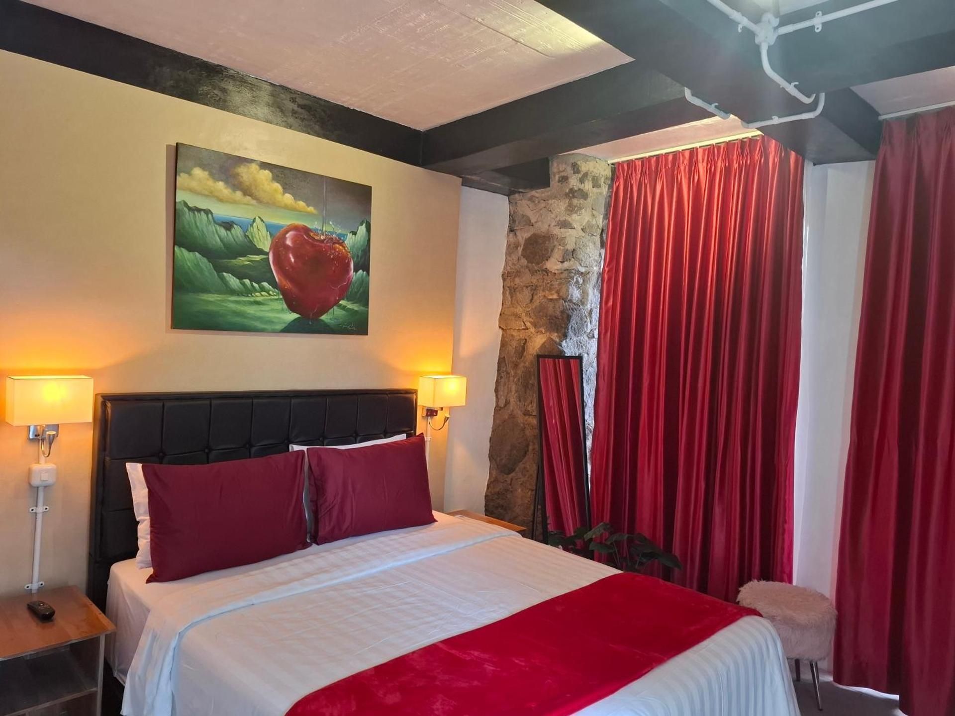 Deluxe Queen - Low Floor