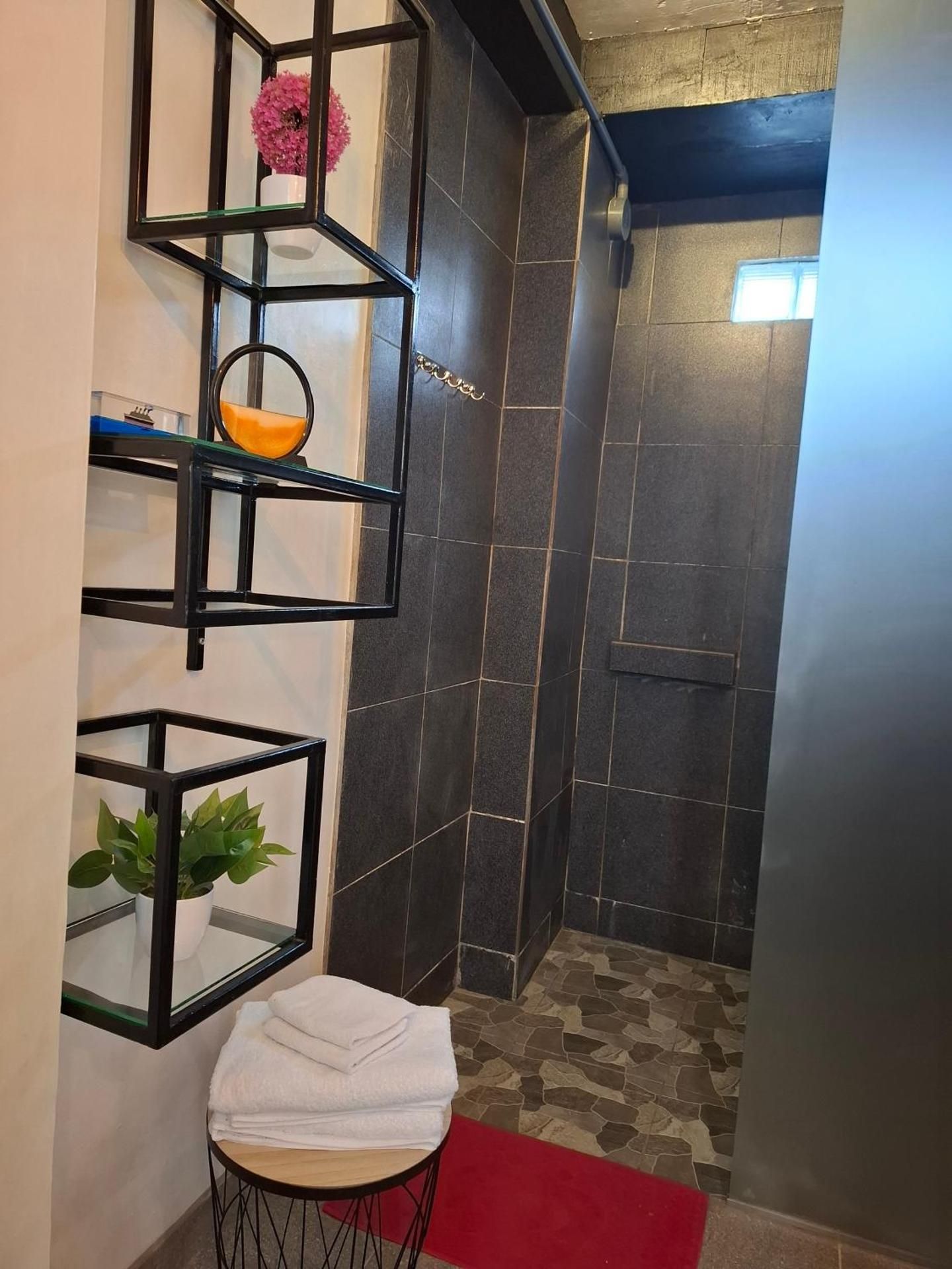 Deluxe Queen - Low Floor