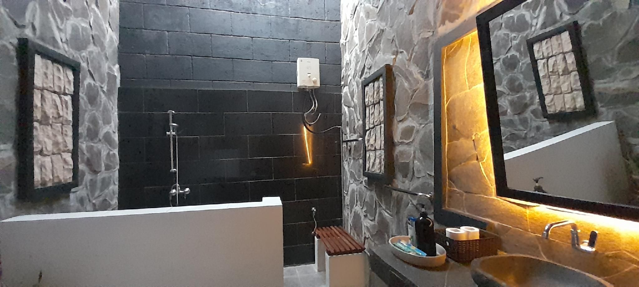 Valhalla Bed and Breakfast Salatiga Family Room