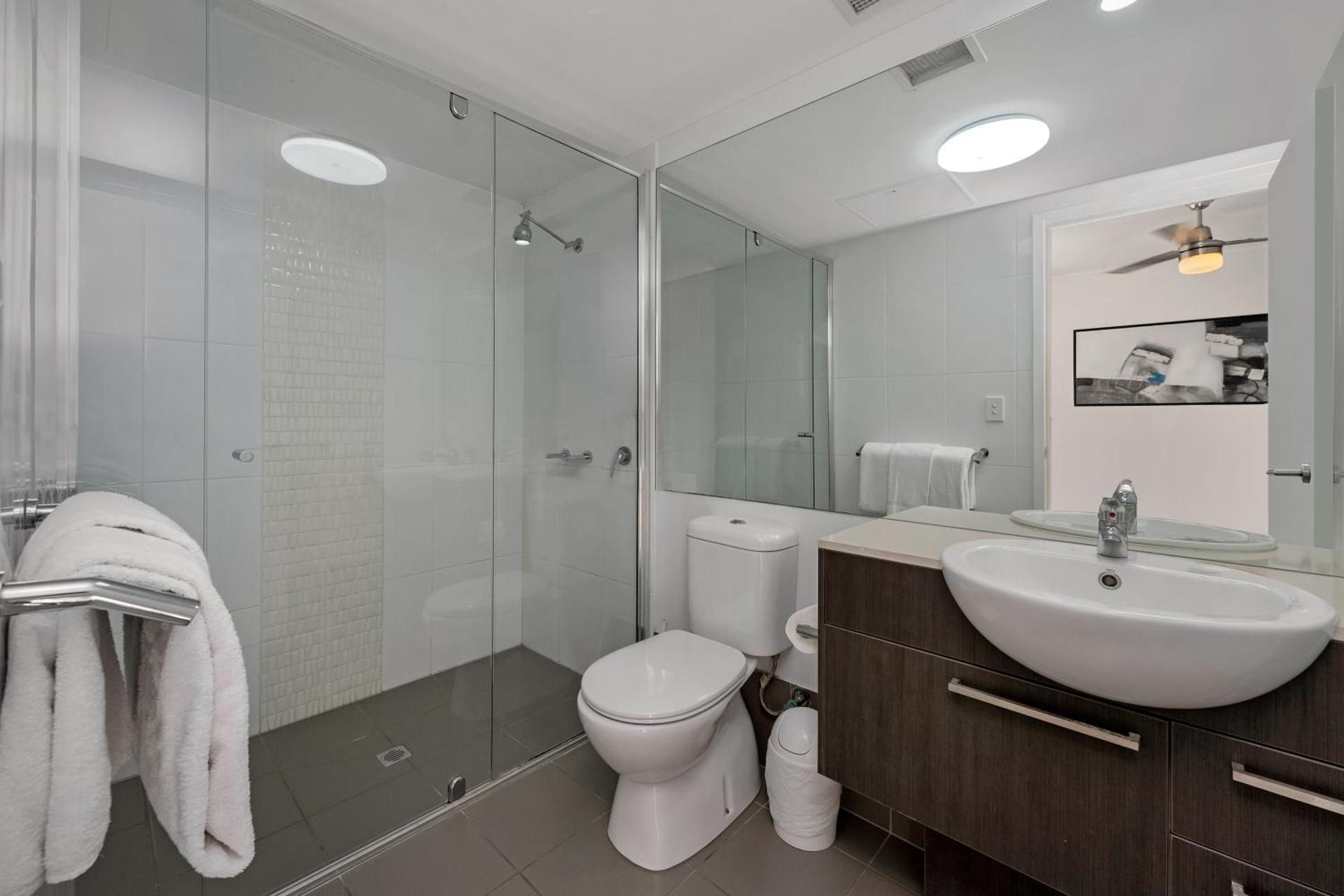 Central Kensington Apartments Standard Double Room 2