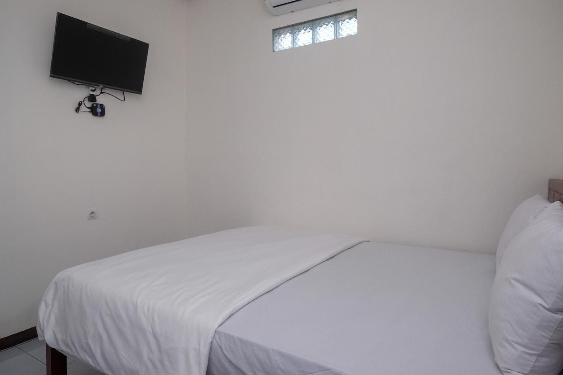 Urbanview Syariah Zidney 3 Salatiga by RedDoorz Economy Double Room 2