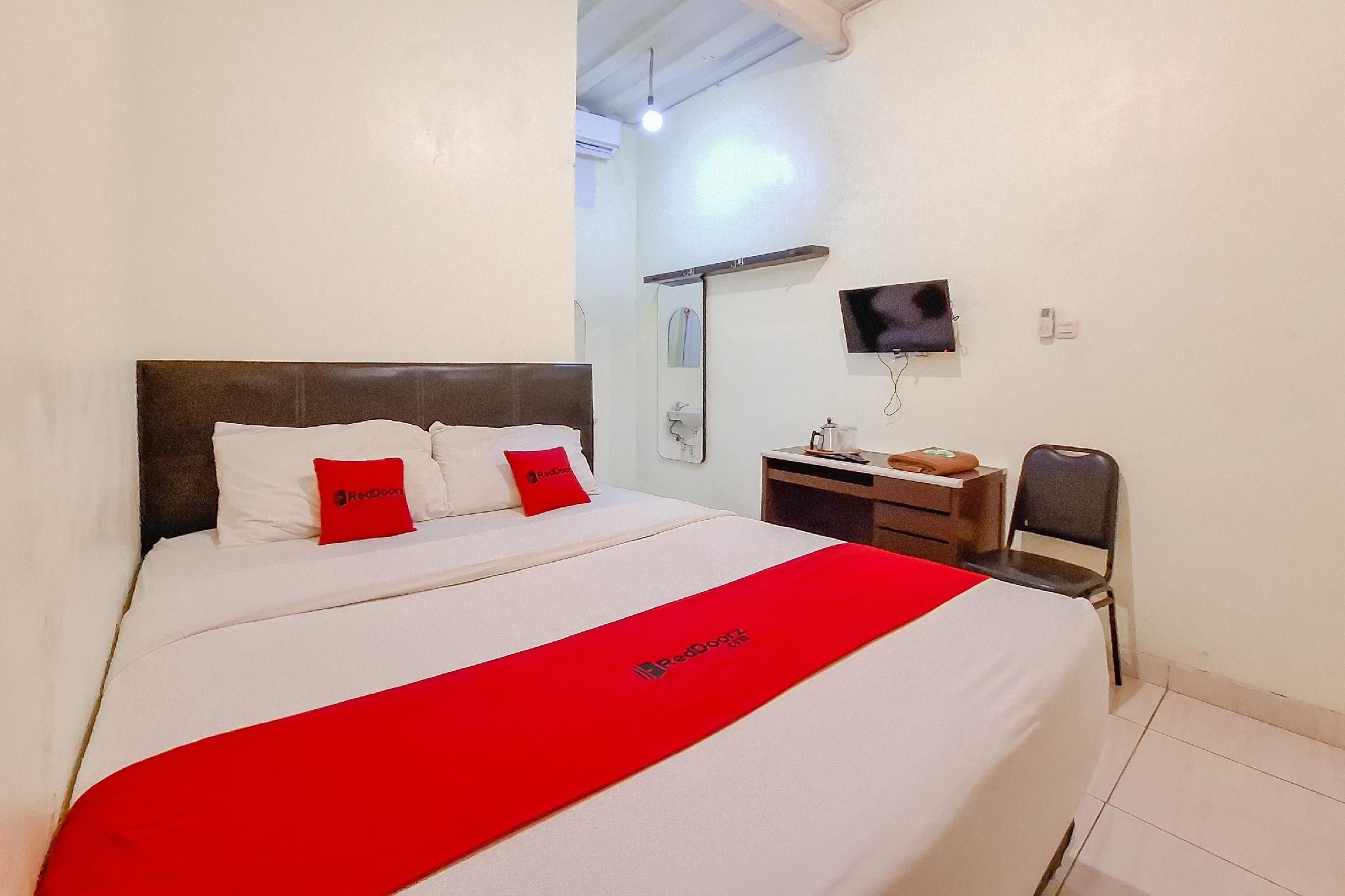 RedDoorz @ Andongkoe 64 Salatiga Standard Room