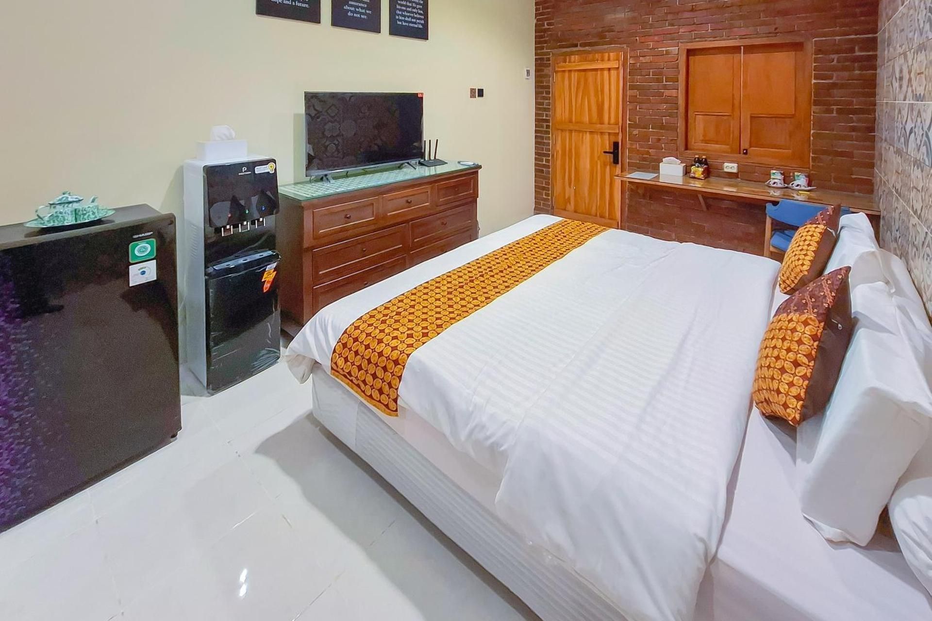 Omah Kampoeng Near UKSW Salatiga Mitra RedDoorz Deluxe Double Room