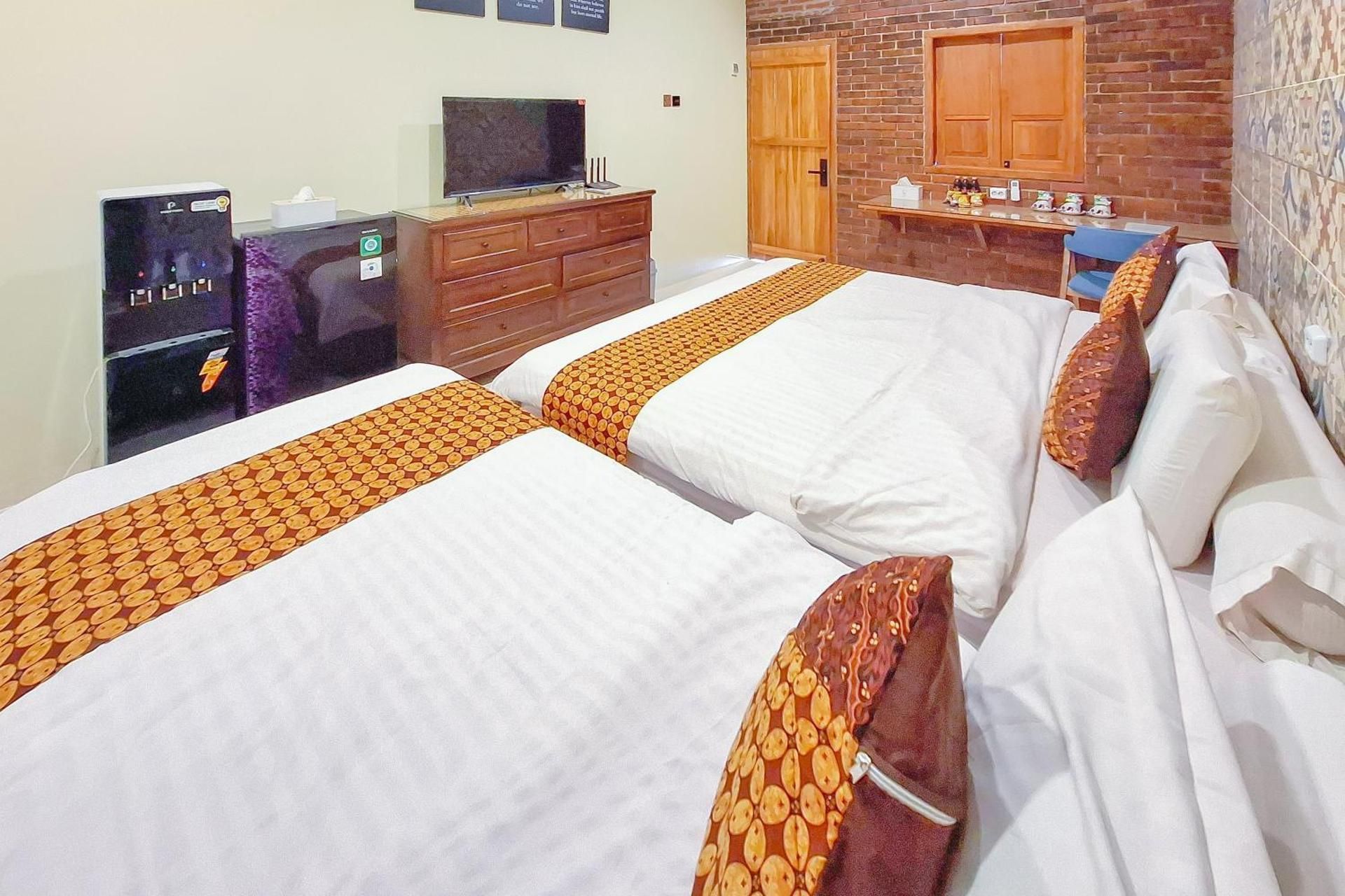 Omah Kampoeng Near UKSW Salatiga Mitra RedDoorz Superior Double Room 3
