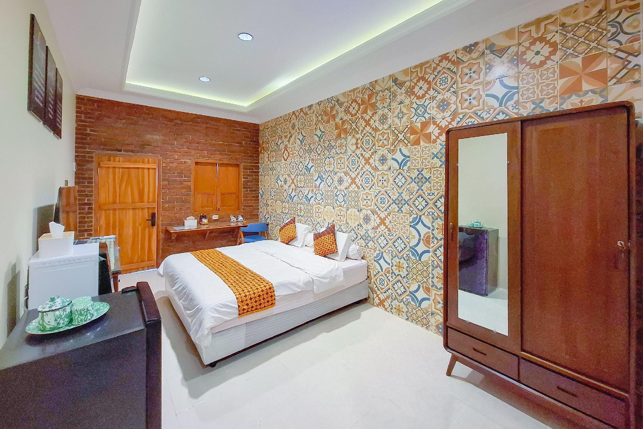 Omah Kampoeng Near UKSW Salatiga Mitra RedDoorz Deluxe Double Room 2