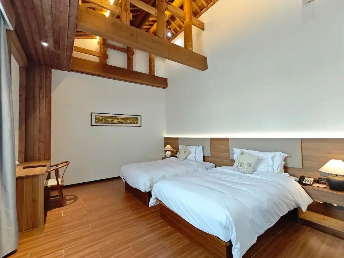 Deluxe Twin Room with Office Chair