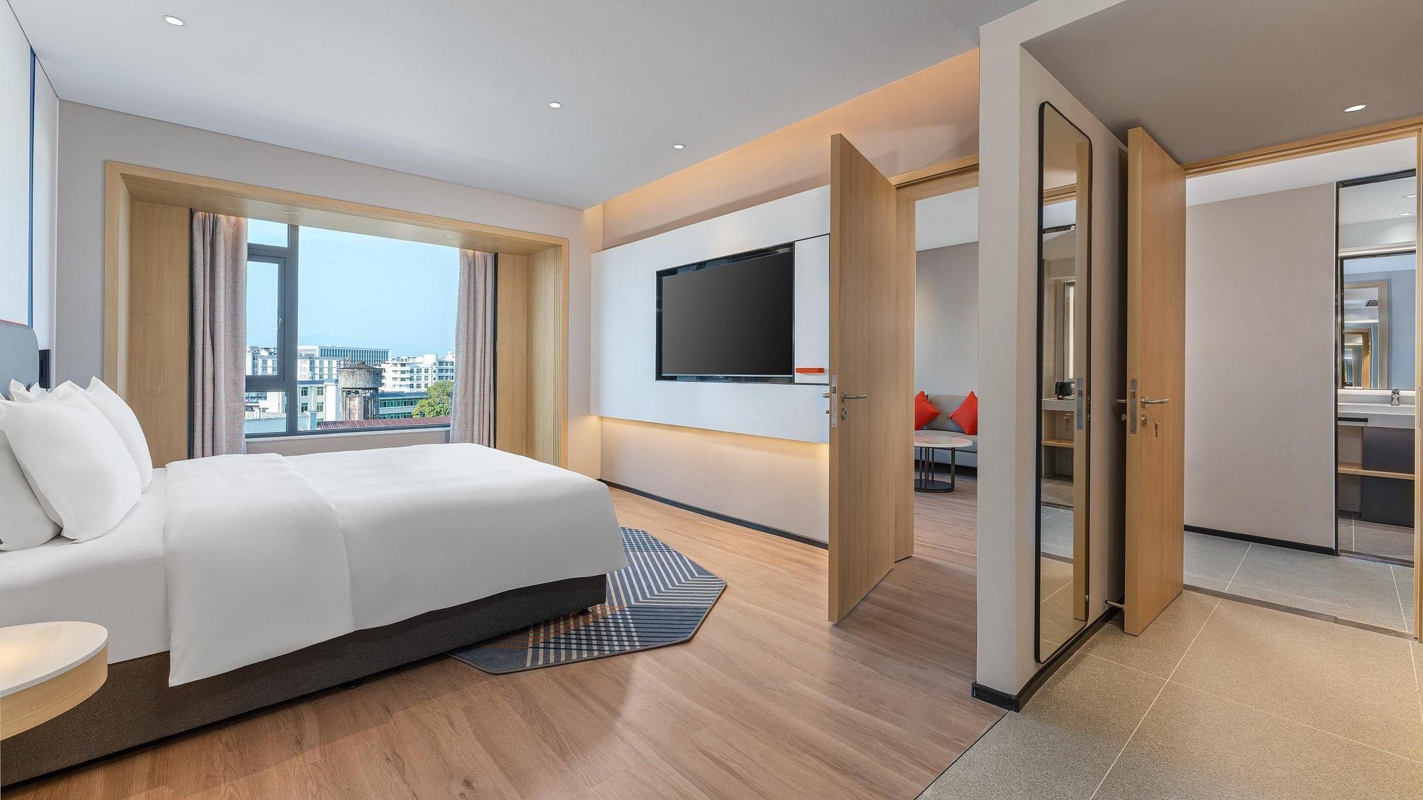 1 Bedroom Suite Stocked Minibar