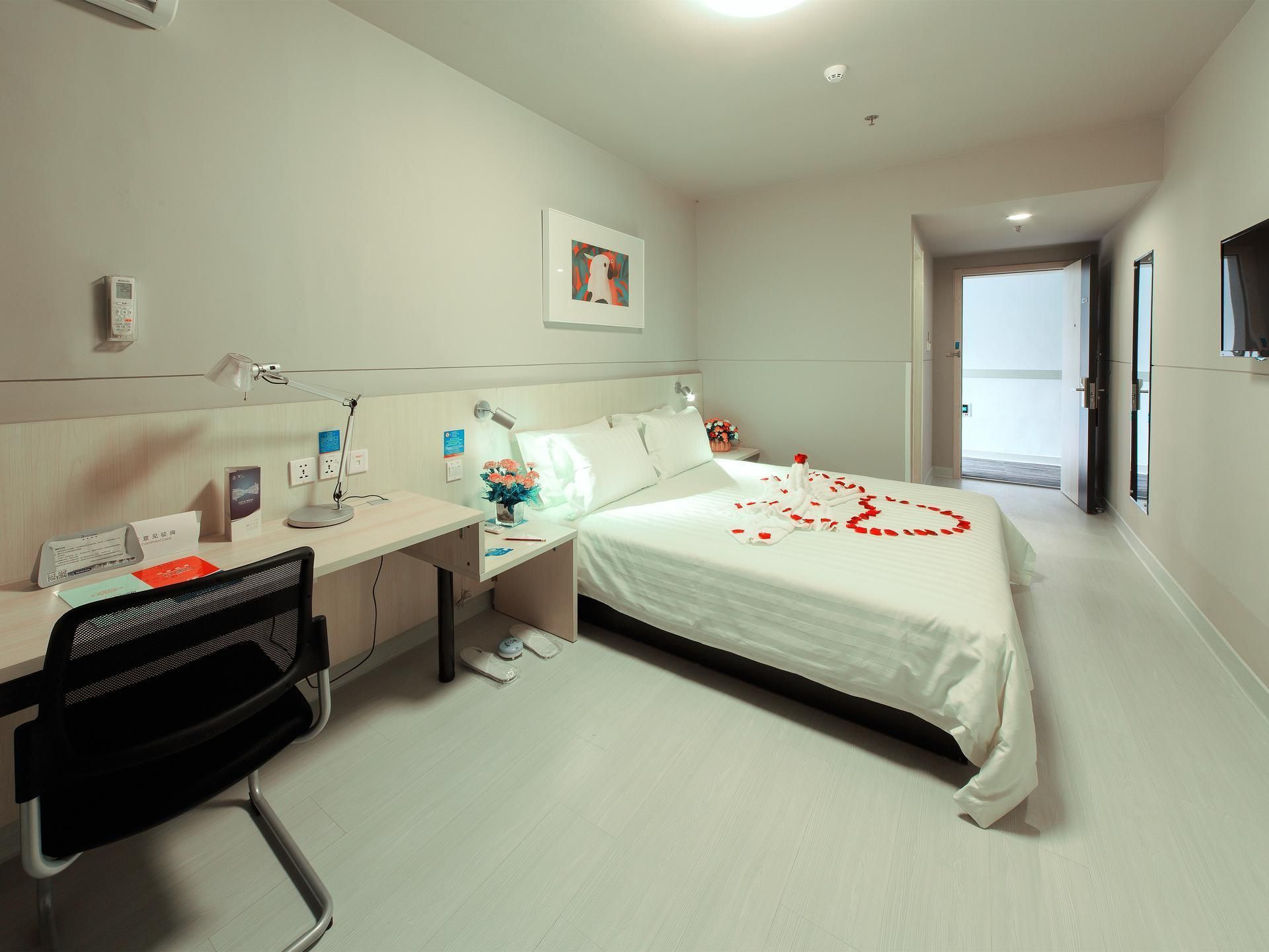 WH - Superior Bed Room