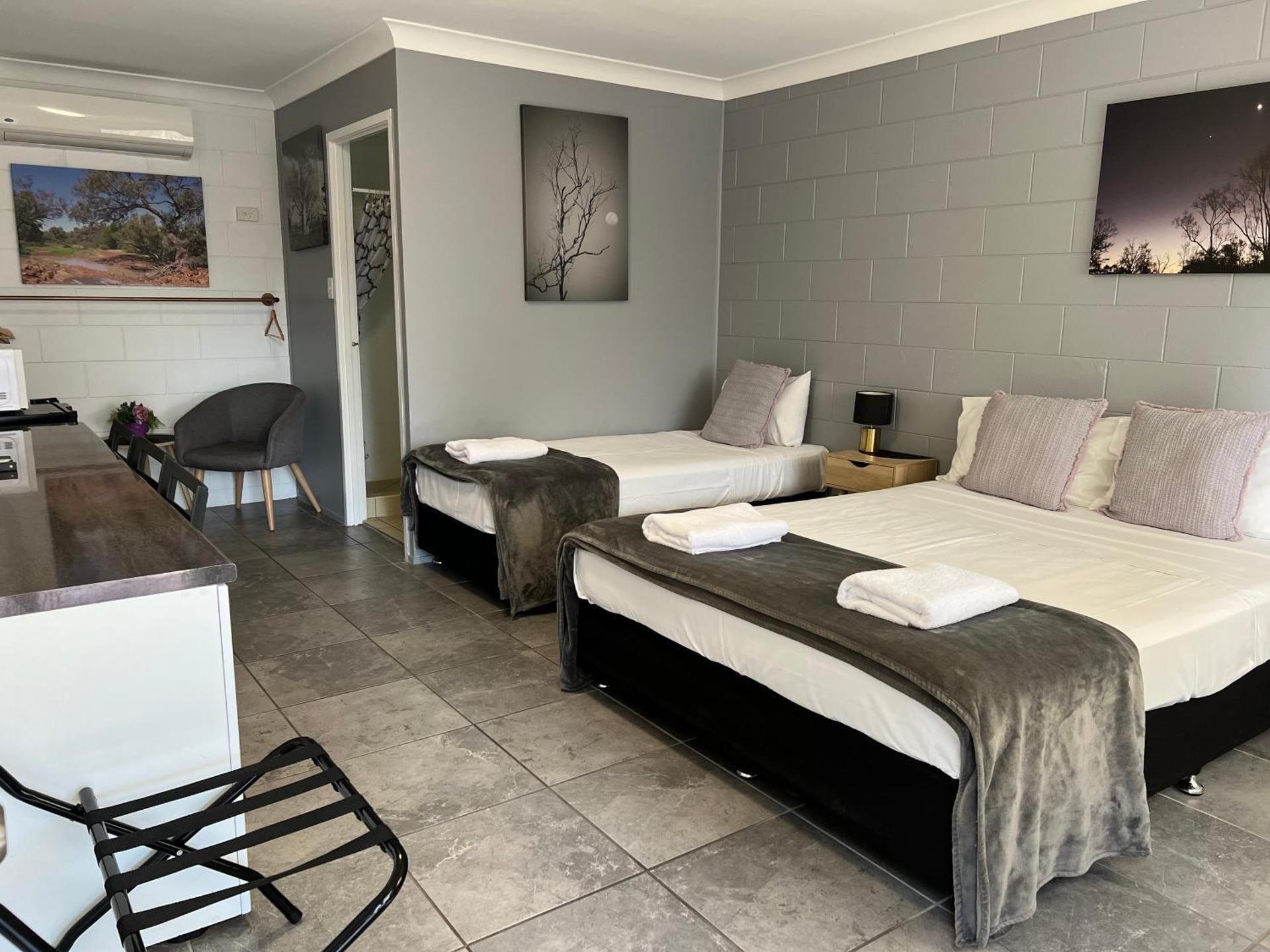 Deluxe Twin - Not Pet Friendly