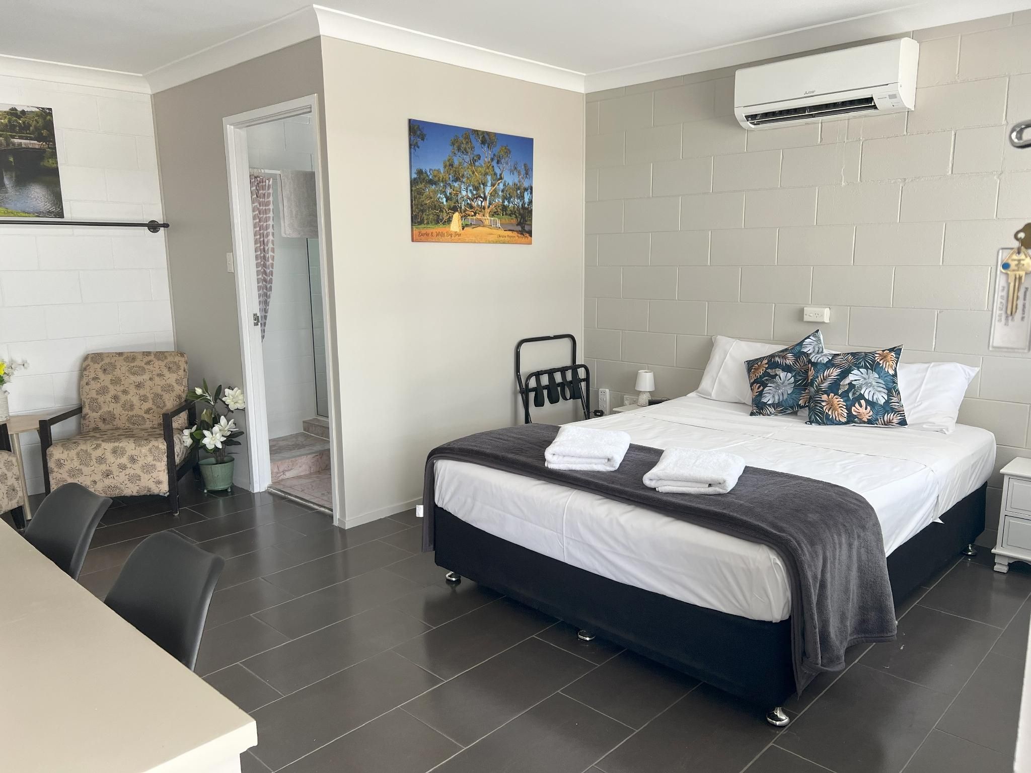 Spanish Lace Motor Inn Queen 2