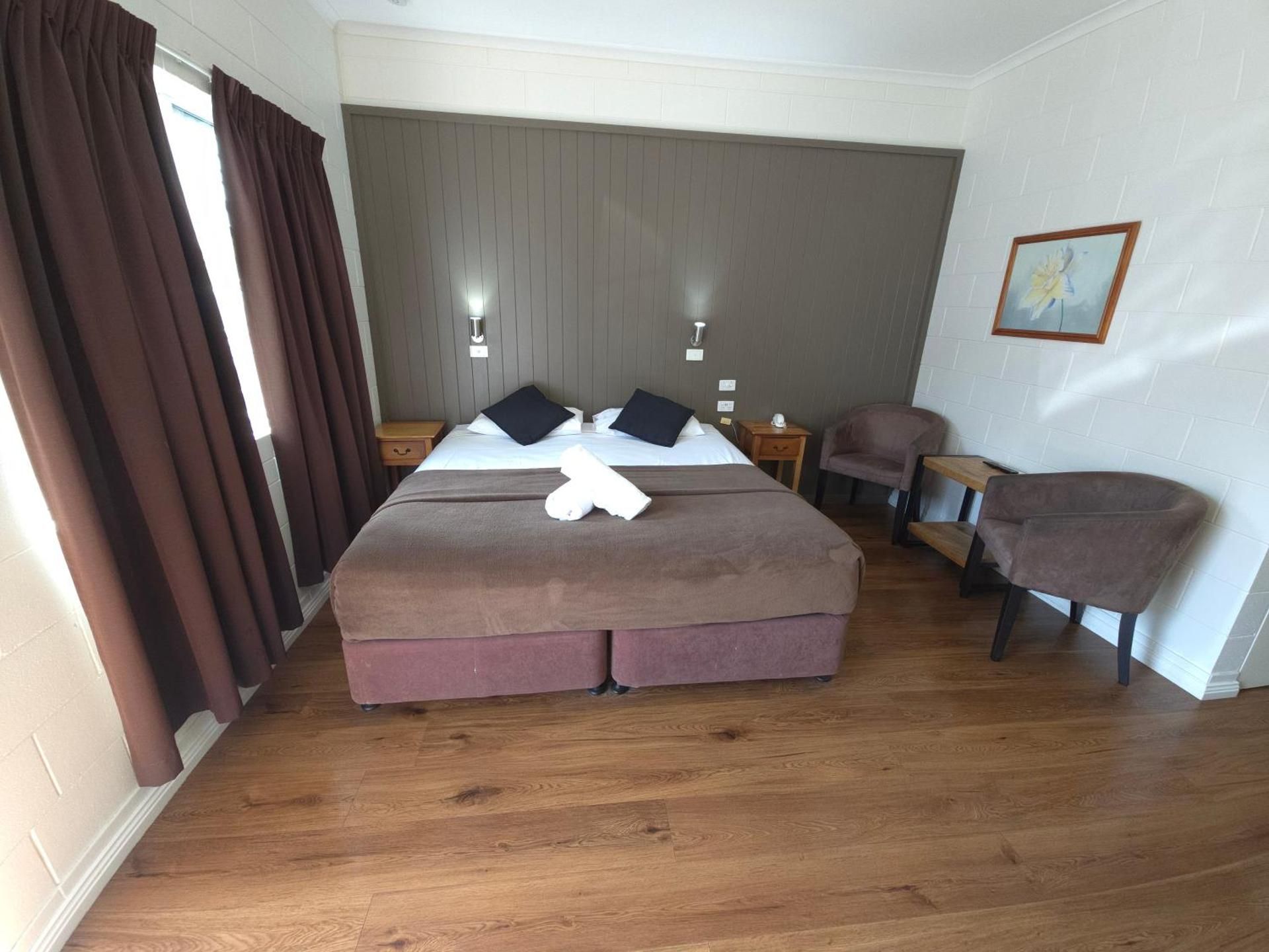 The Colonial Rose Motel King Room