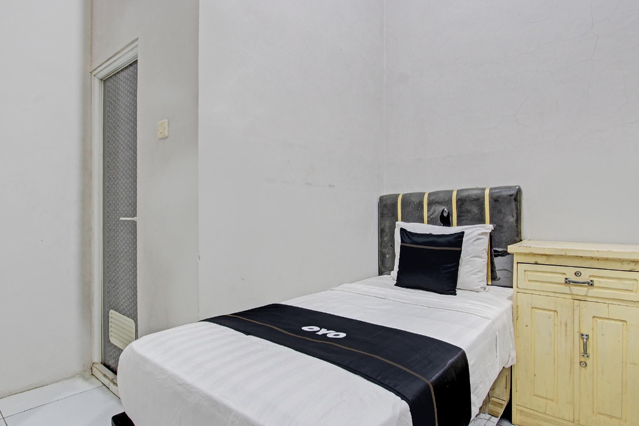 Capital O 93361 Dynasty Inn Syariah Indonesia Standard Twin 2