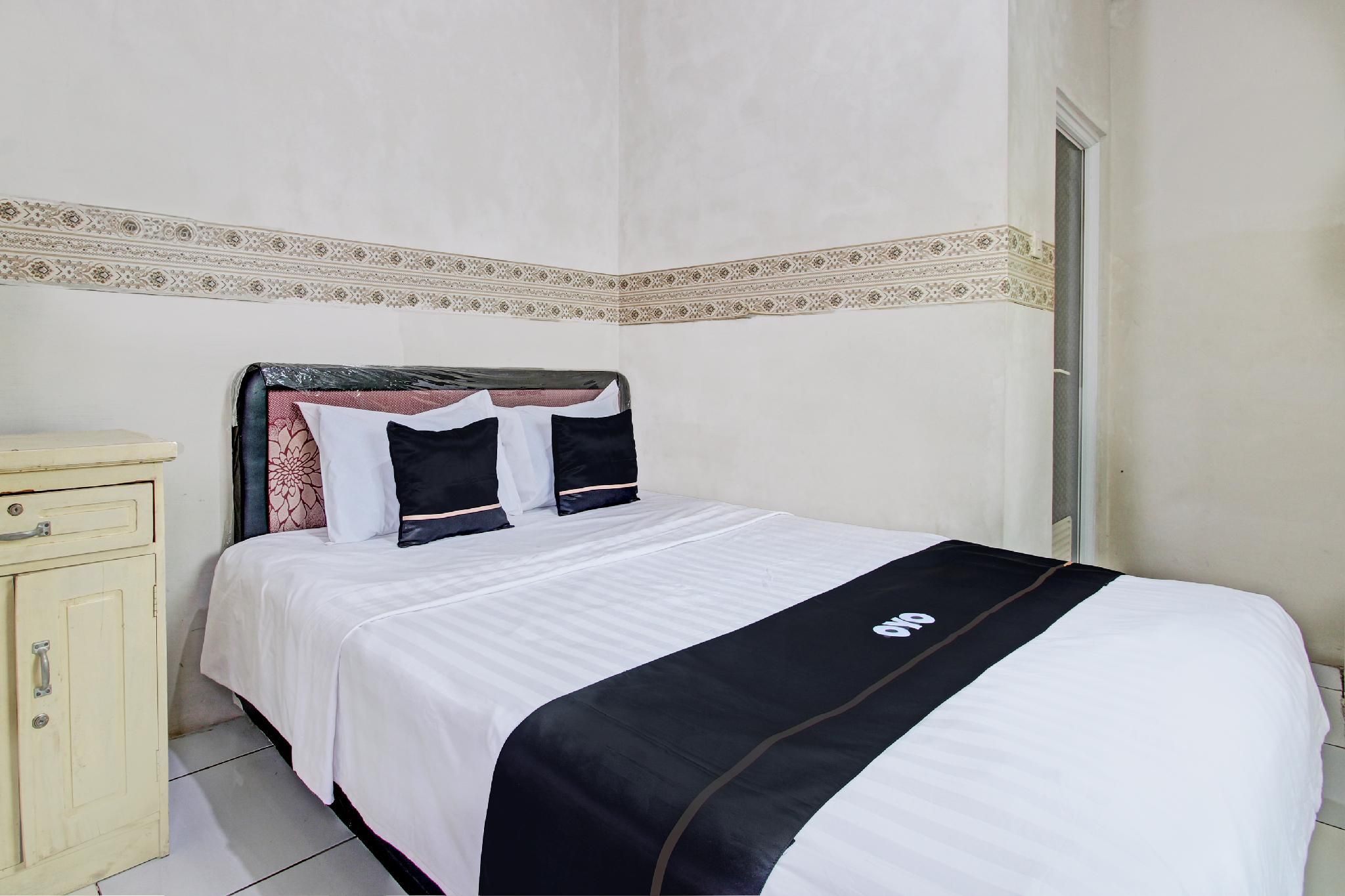 Capital O 93361 Dynasty Inn Syariah Indonesia Standard Double