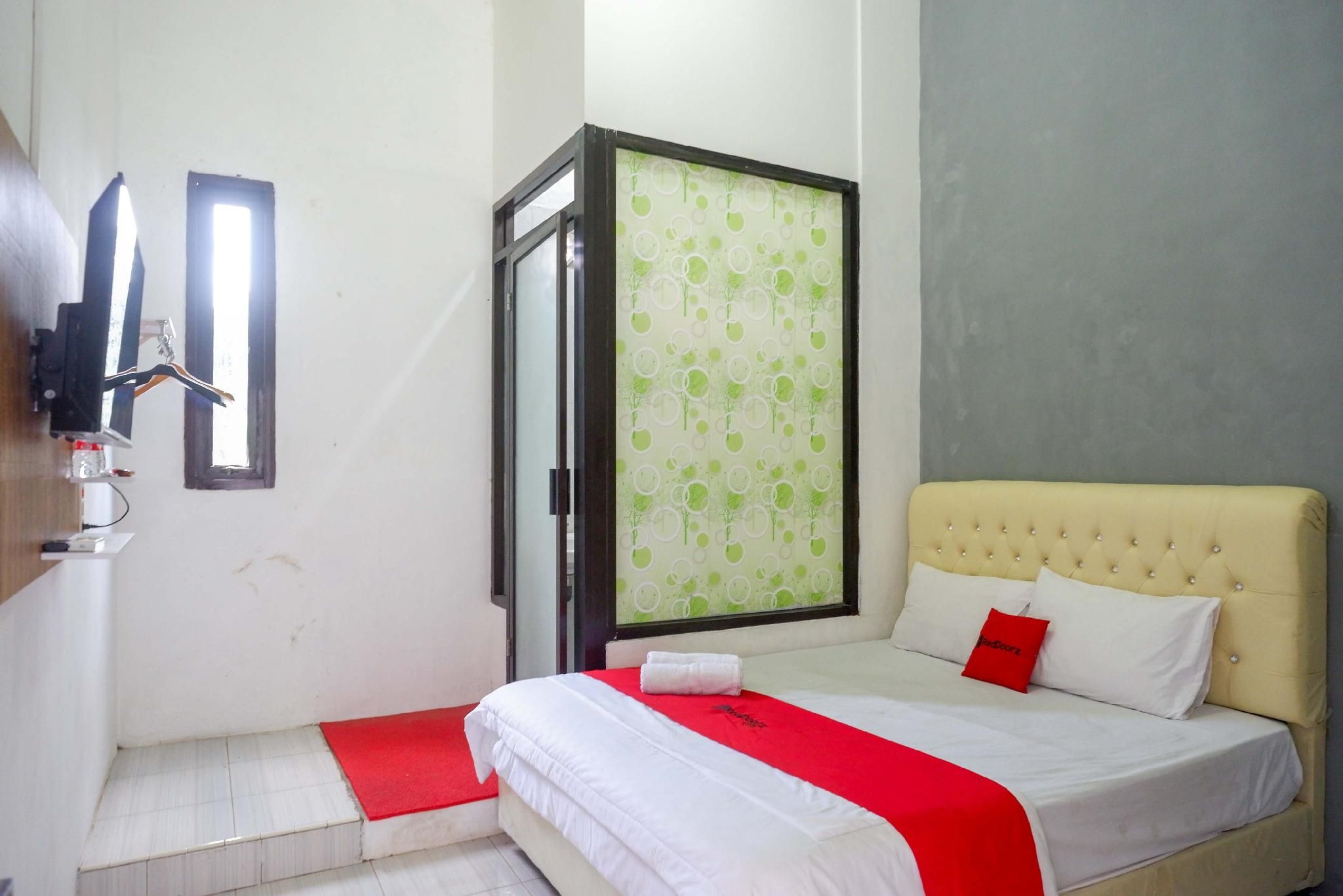 RedDoorz Syariah near Alun Alun Kajen Standard Room 3