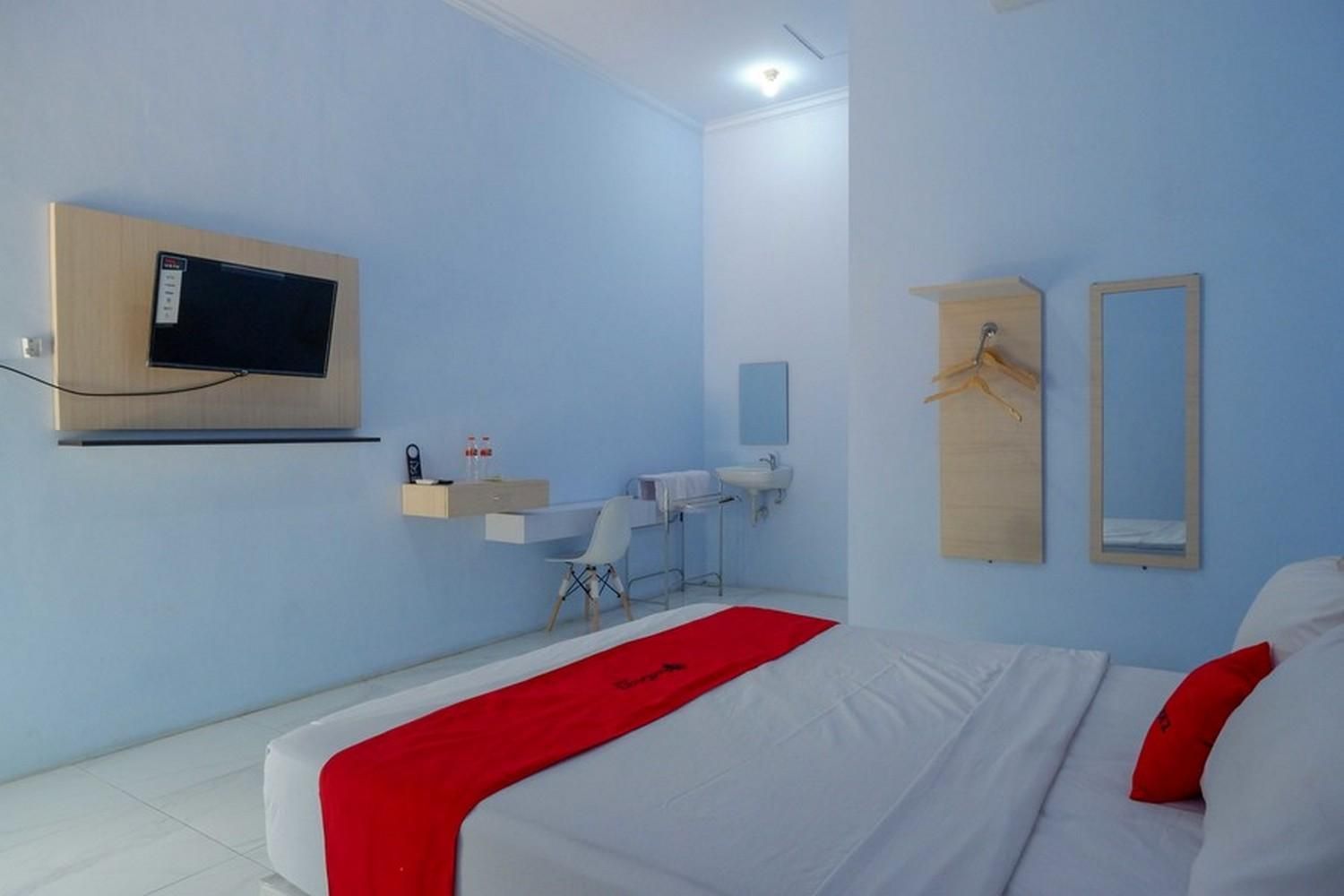 RedDoorz Syariah near Stasiun Pekalongan 3 RedDoorz Room 2