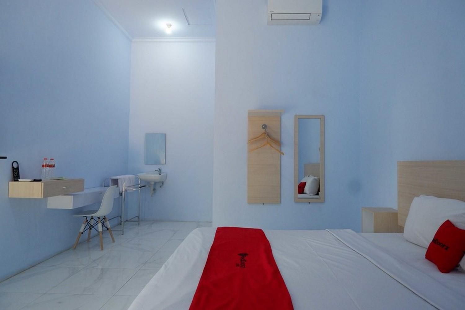 RedDoorz Syariah near Stasiun Pekalongan 3 RedDoorz Room 3