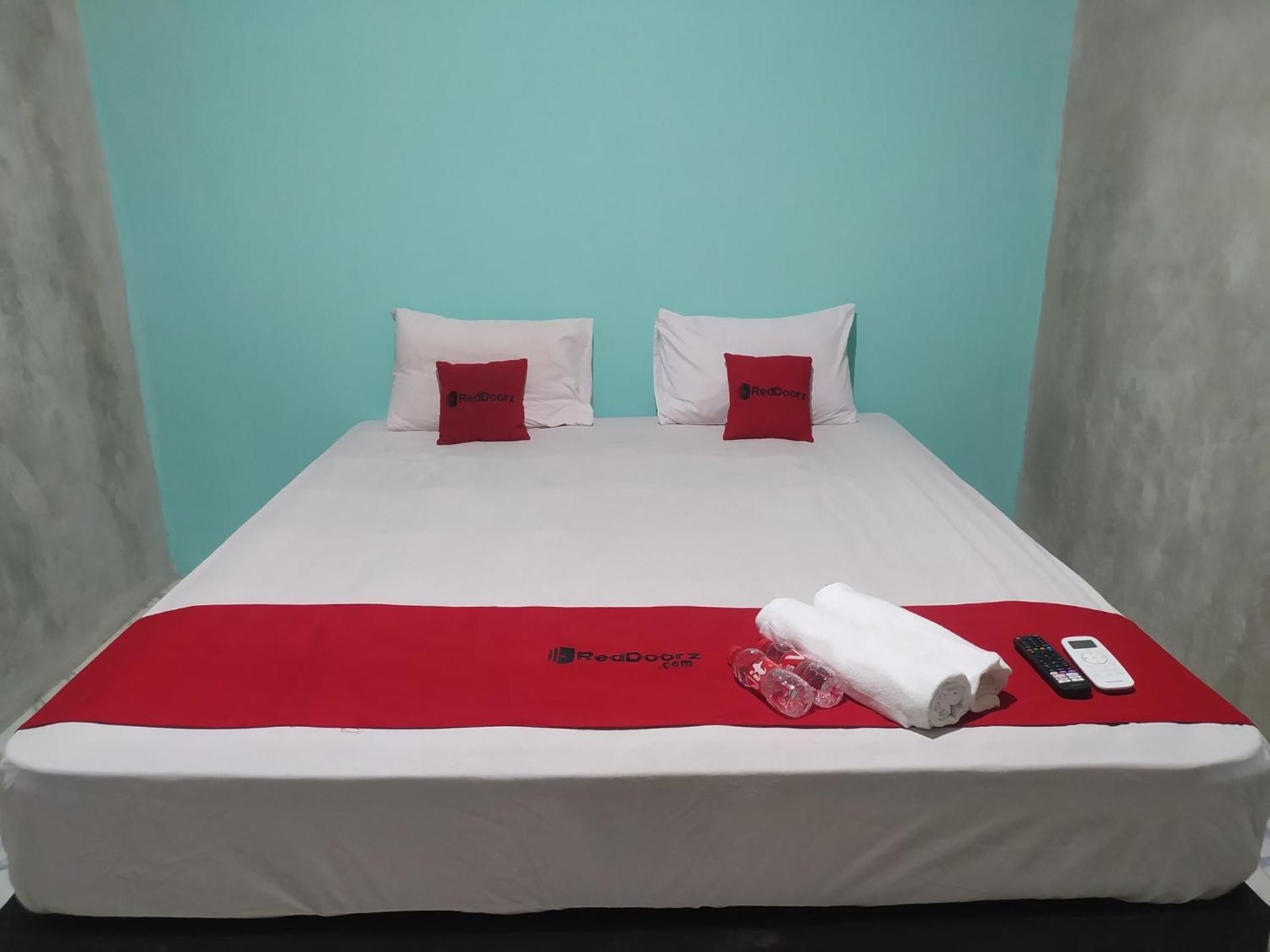 RedDoorz Room