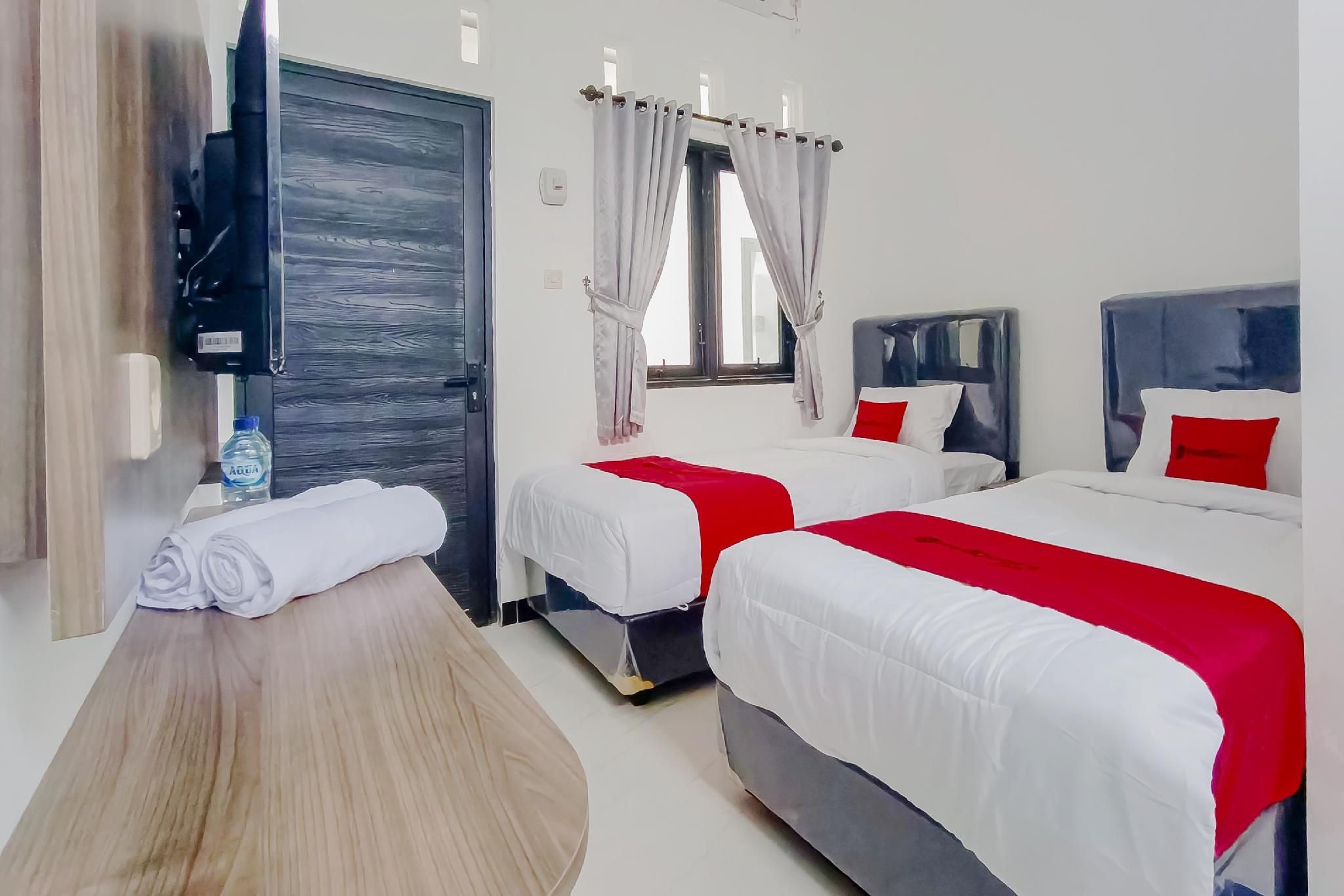 RedDoorz Syariah near RSUD Kajen Pekalongan Twin Room 2