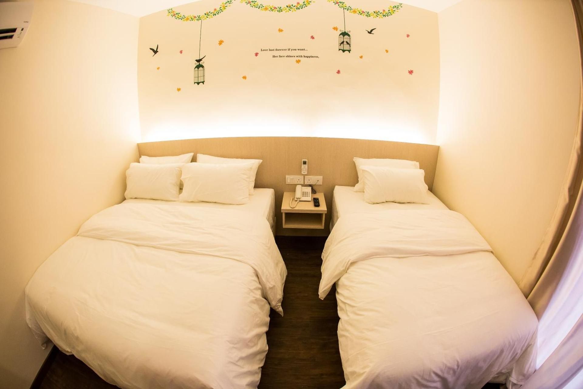 Grand Deluxe Family Room