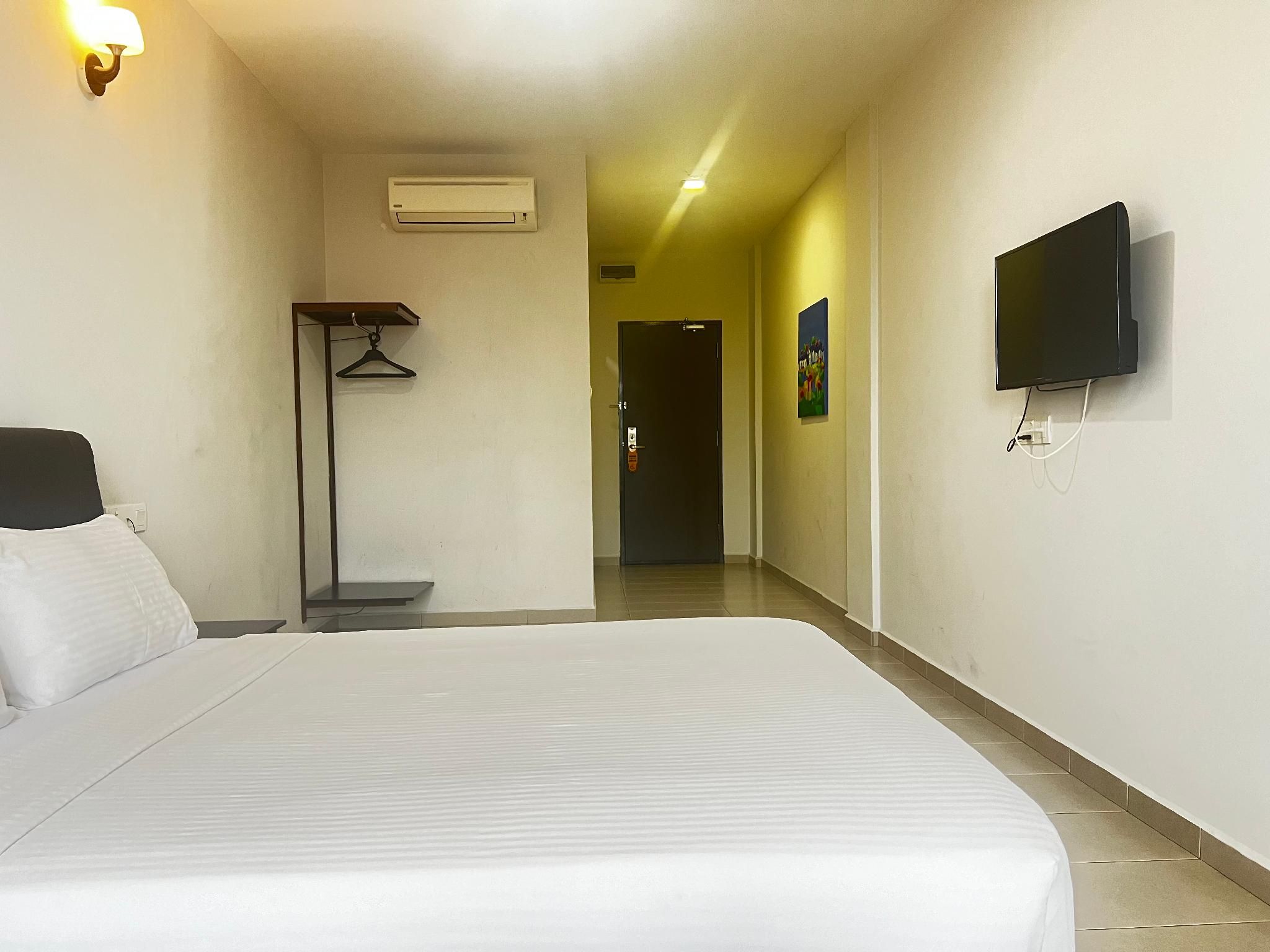 Standard Queen - Non-Smoking