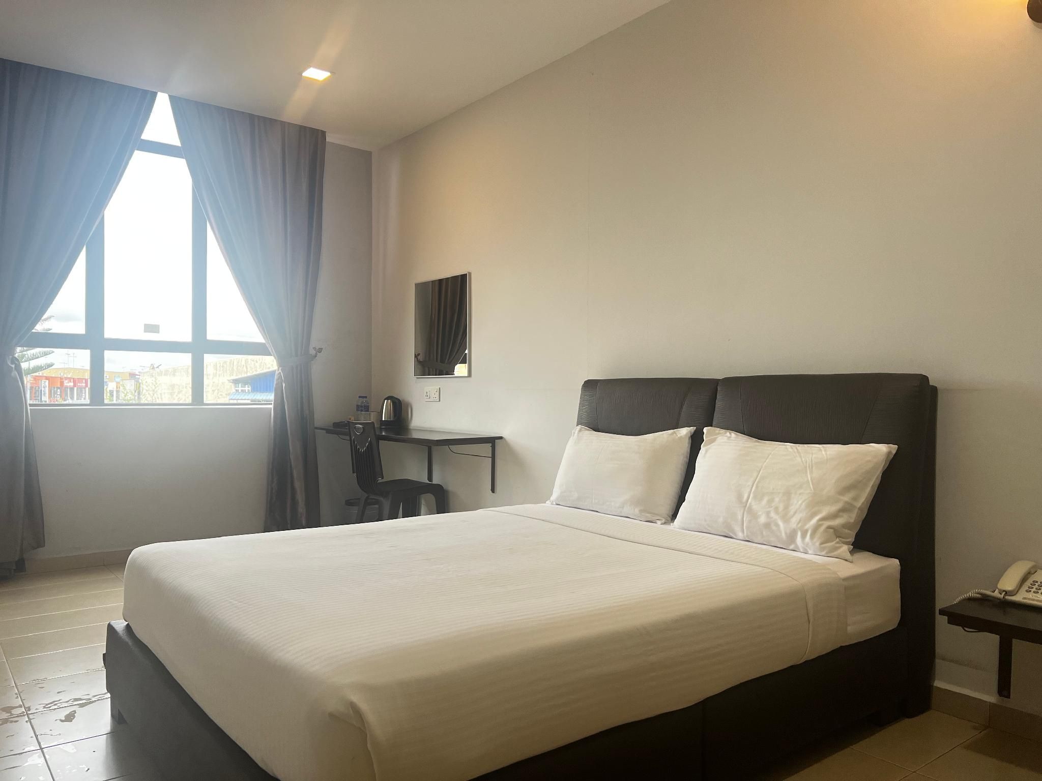 Standard Queen - Non-Smoking