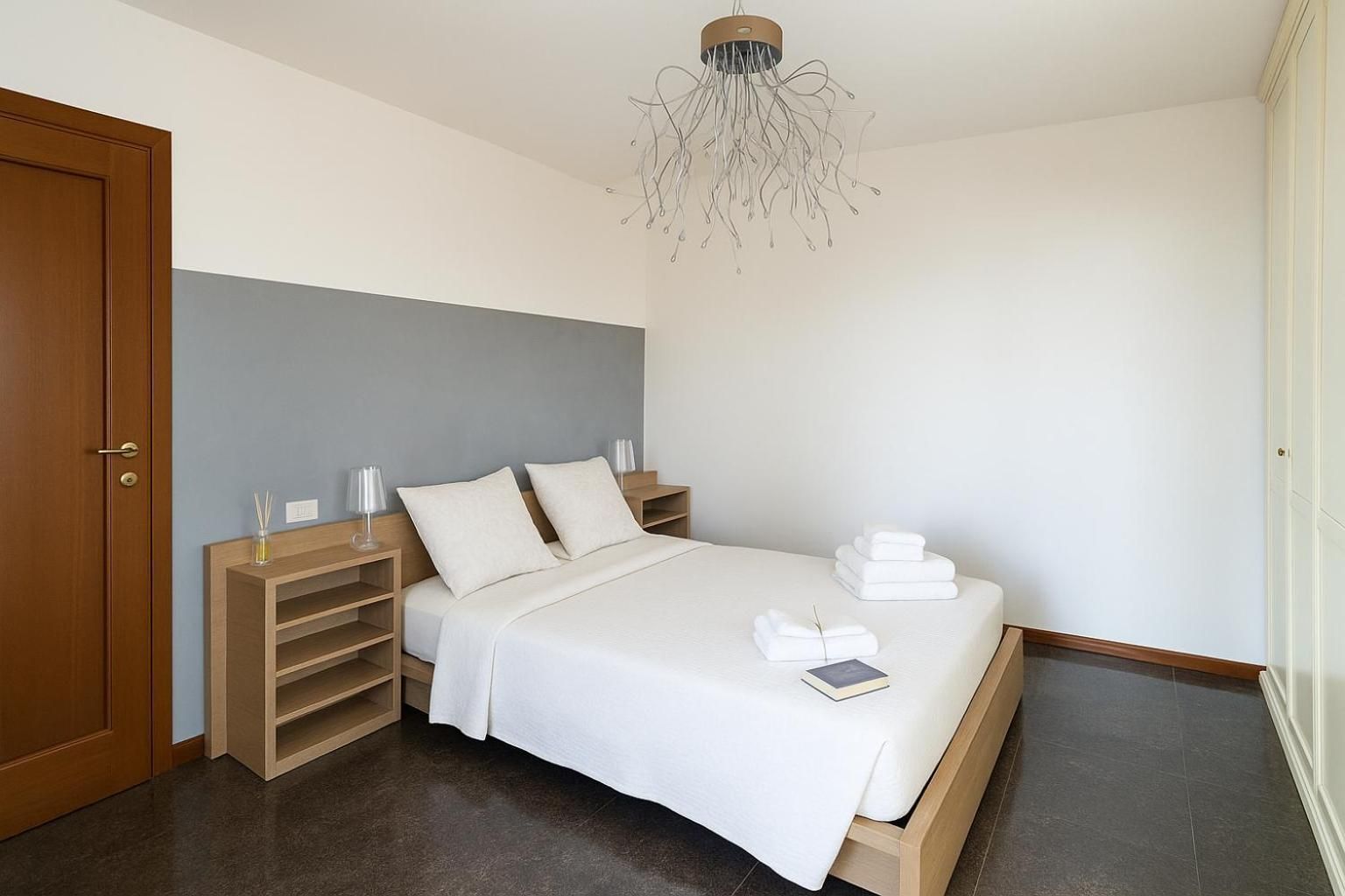One-Bedroom Deluxe Apartment