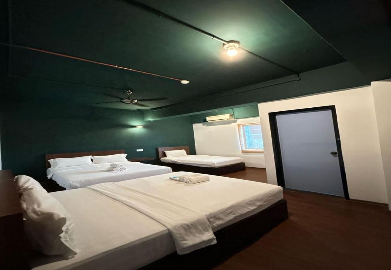 Room V Kluang Parade By SECOM Quadruple Room 3