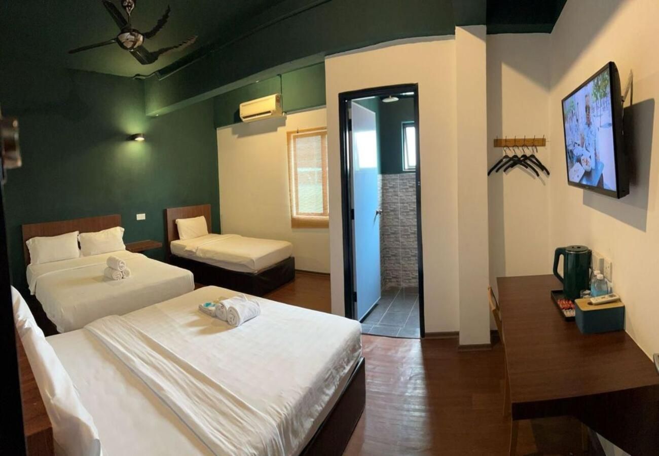 Room V Kluang Parade By SECOM Quadruple Room