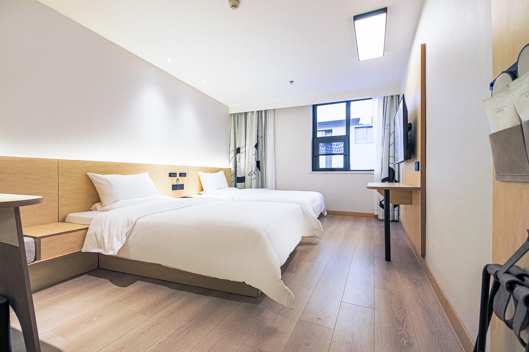 Twin Business Room