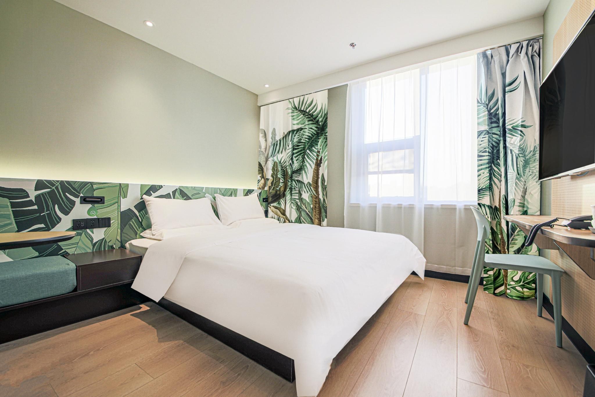 Feature Queen Room
