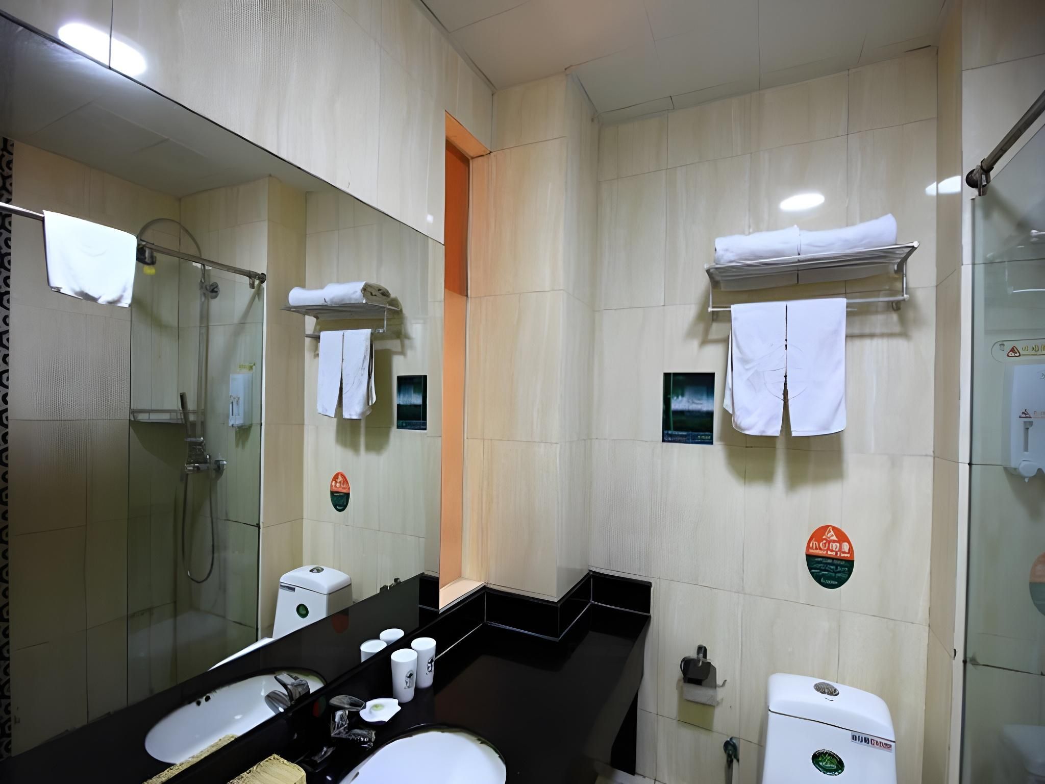 Business Queen Room