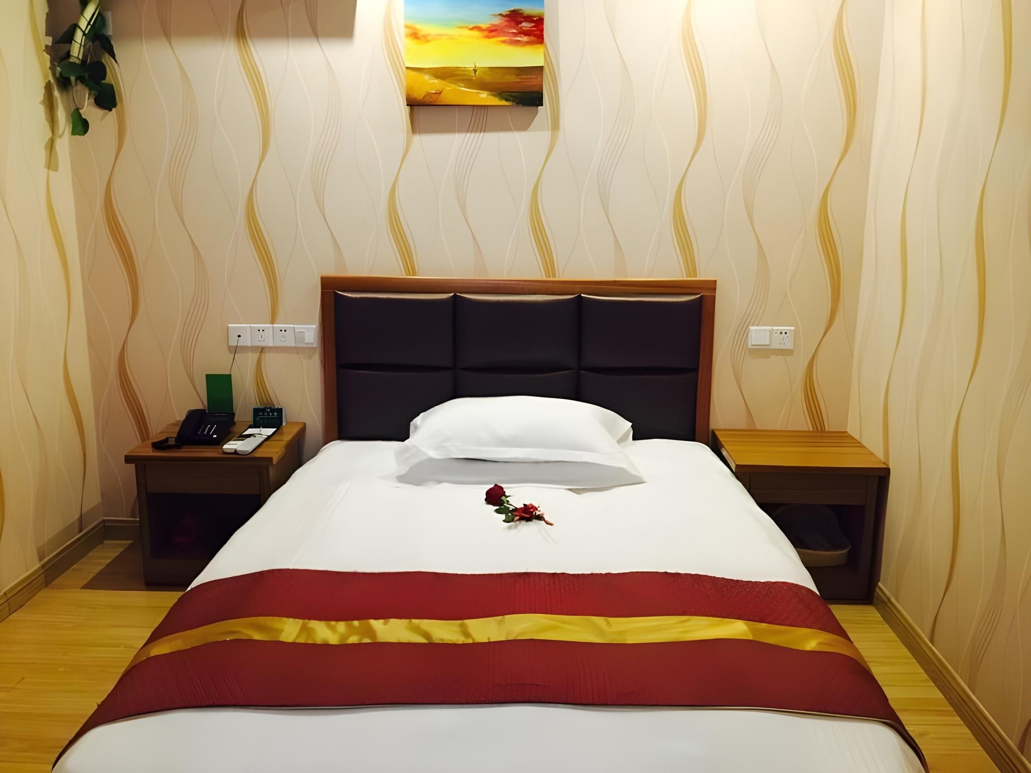GTR - One 1.5M Bed Guest Room with Aisle window