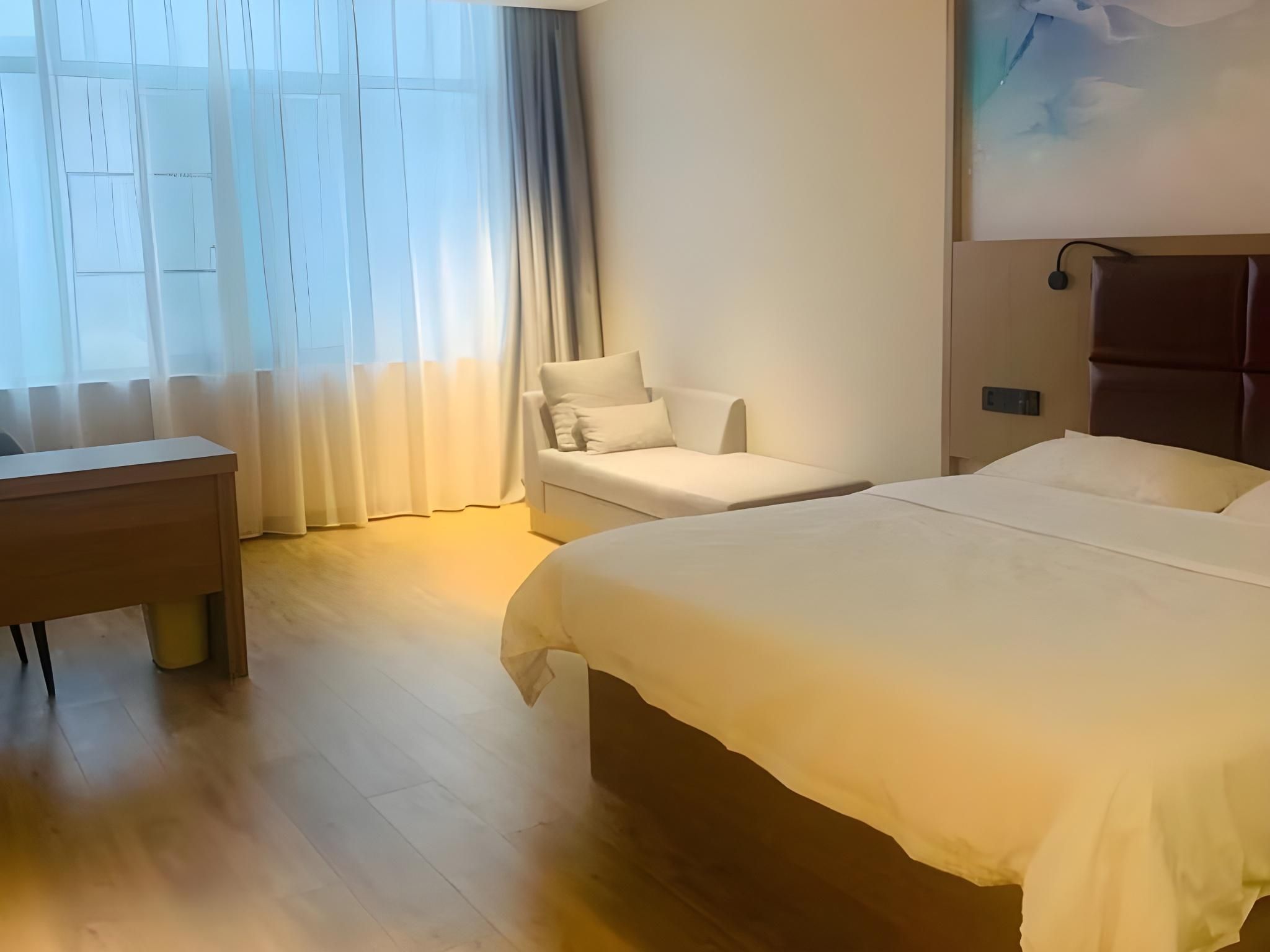 Business Queen Room