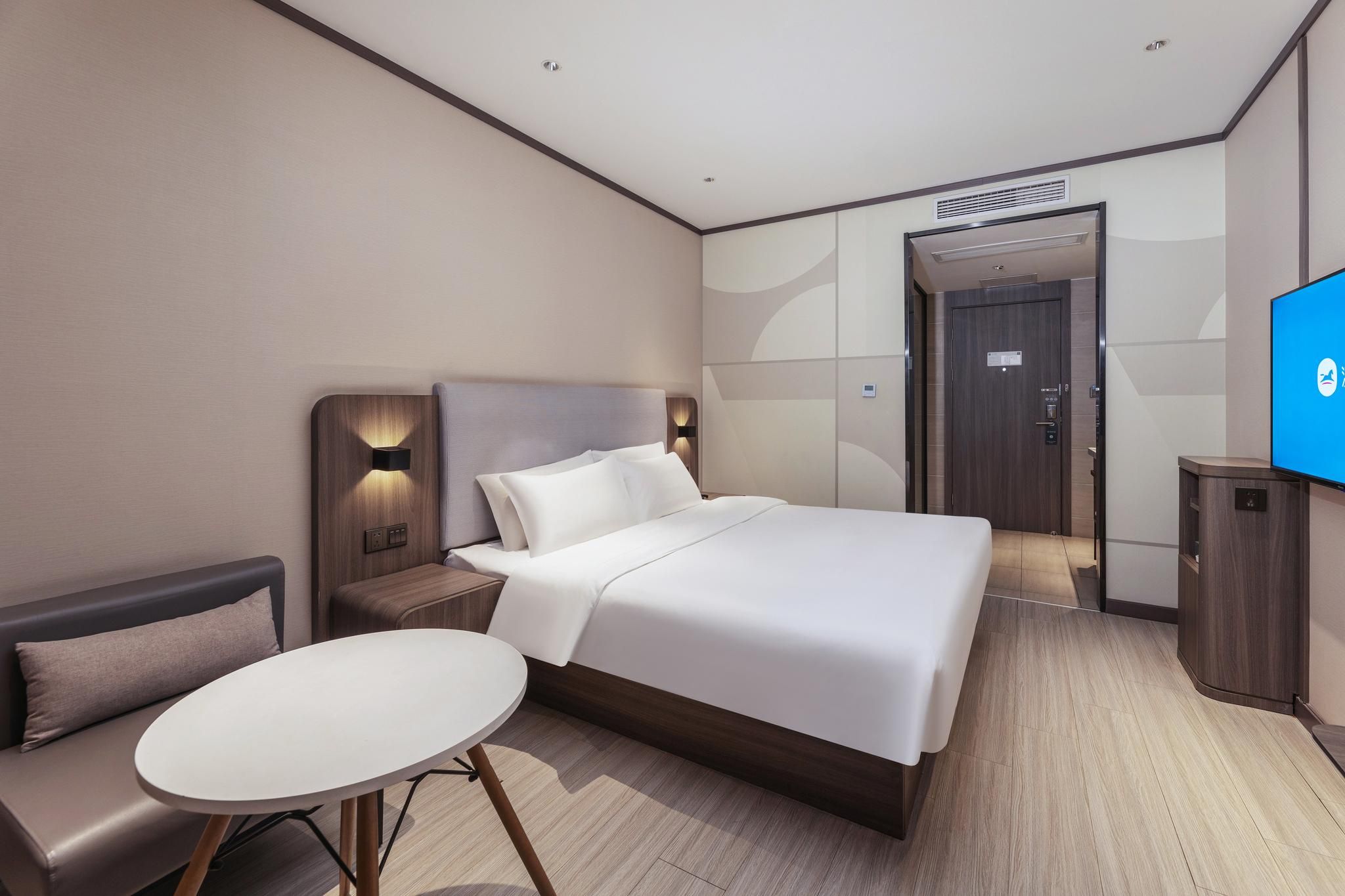 Queen Superior Room