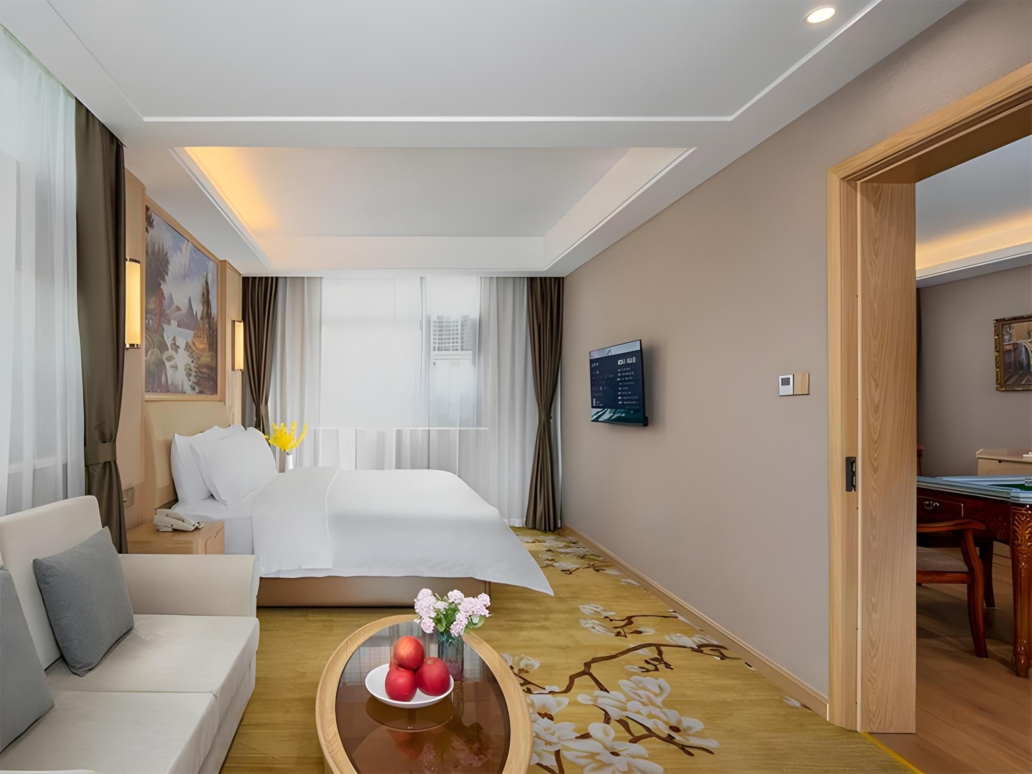 Vienna - Functional Chess Suite Room