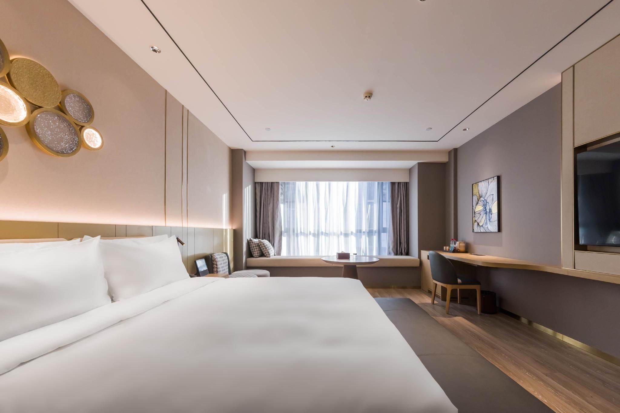 Queen Superior Room