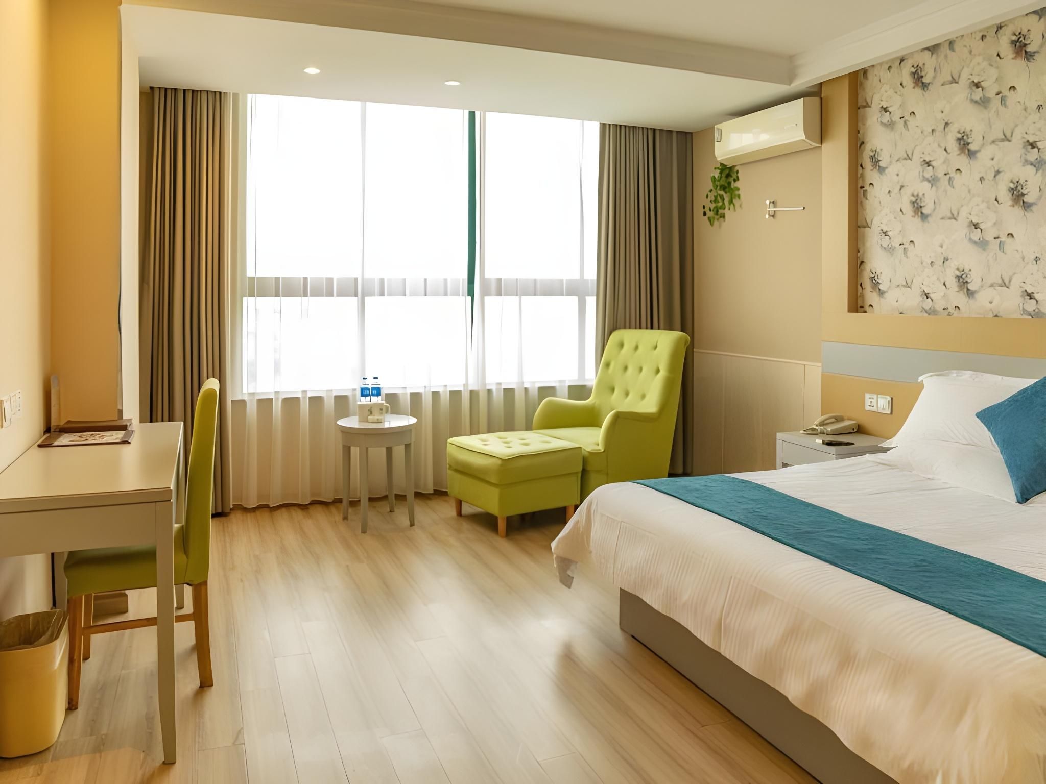 Business Queen Room
