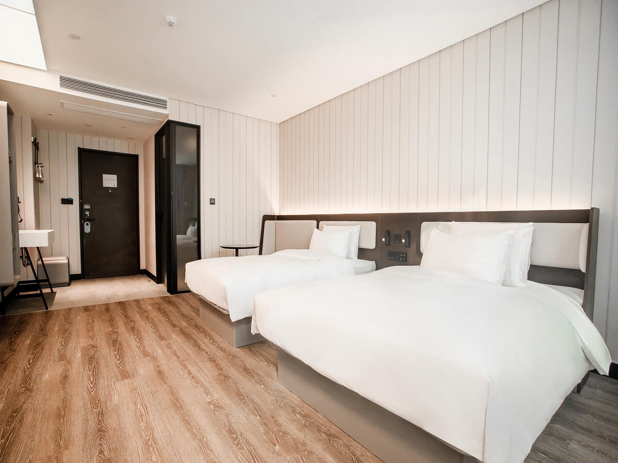 Twin Business Room