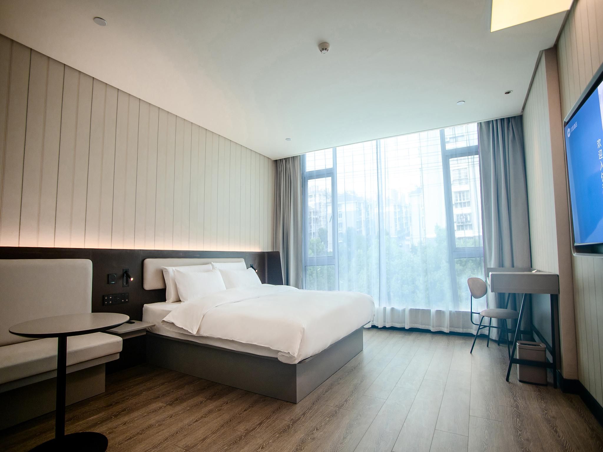 Business Queen Bed Room