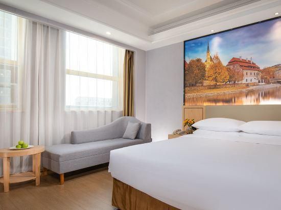 Double Room with Mah-jongg Table 