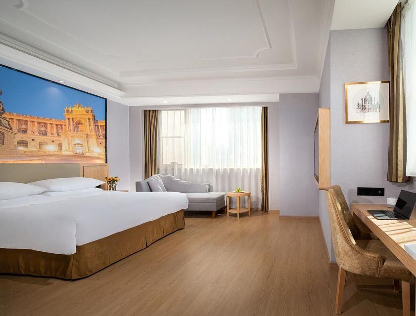 Double Room with Mah-jongg Table 