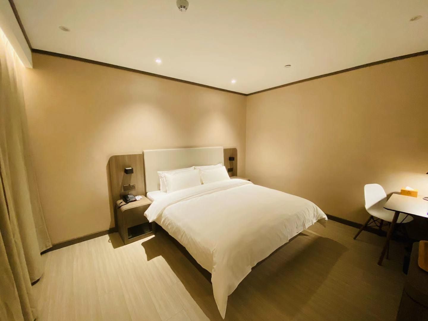 Huazhu - Room With Bed
