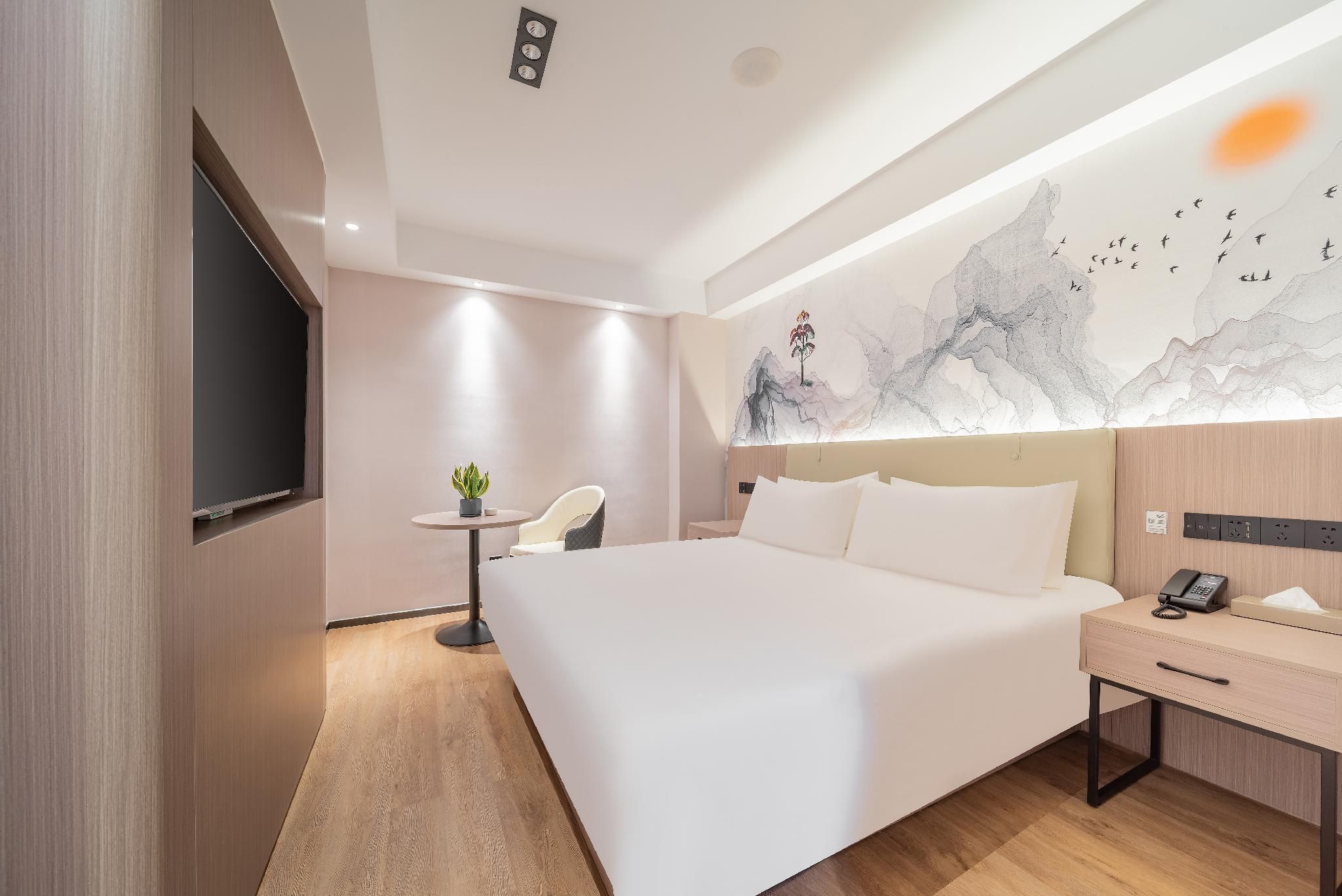 Huazhu - Room With Bed
