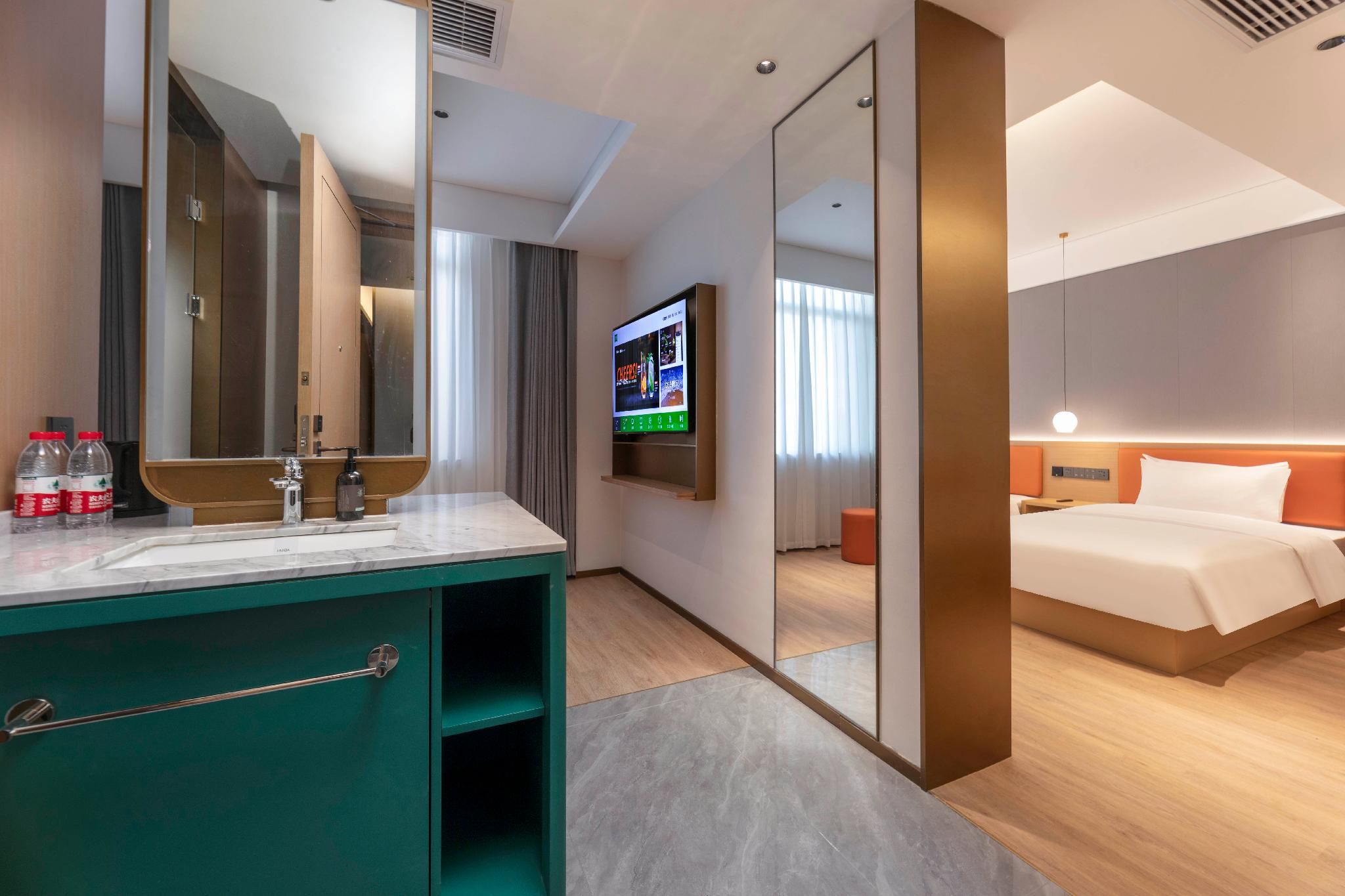 Huazhu - Deluxe Bed Room