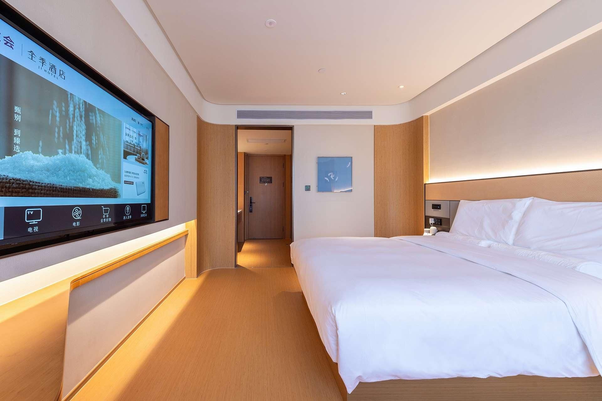 Business Queen Bed Room