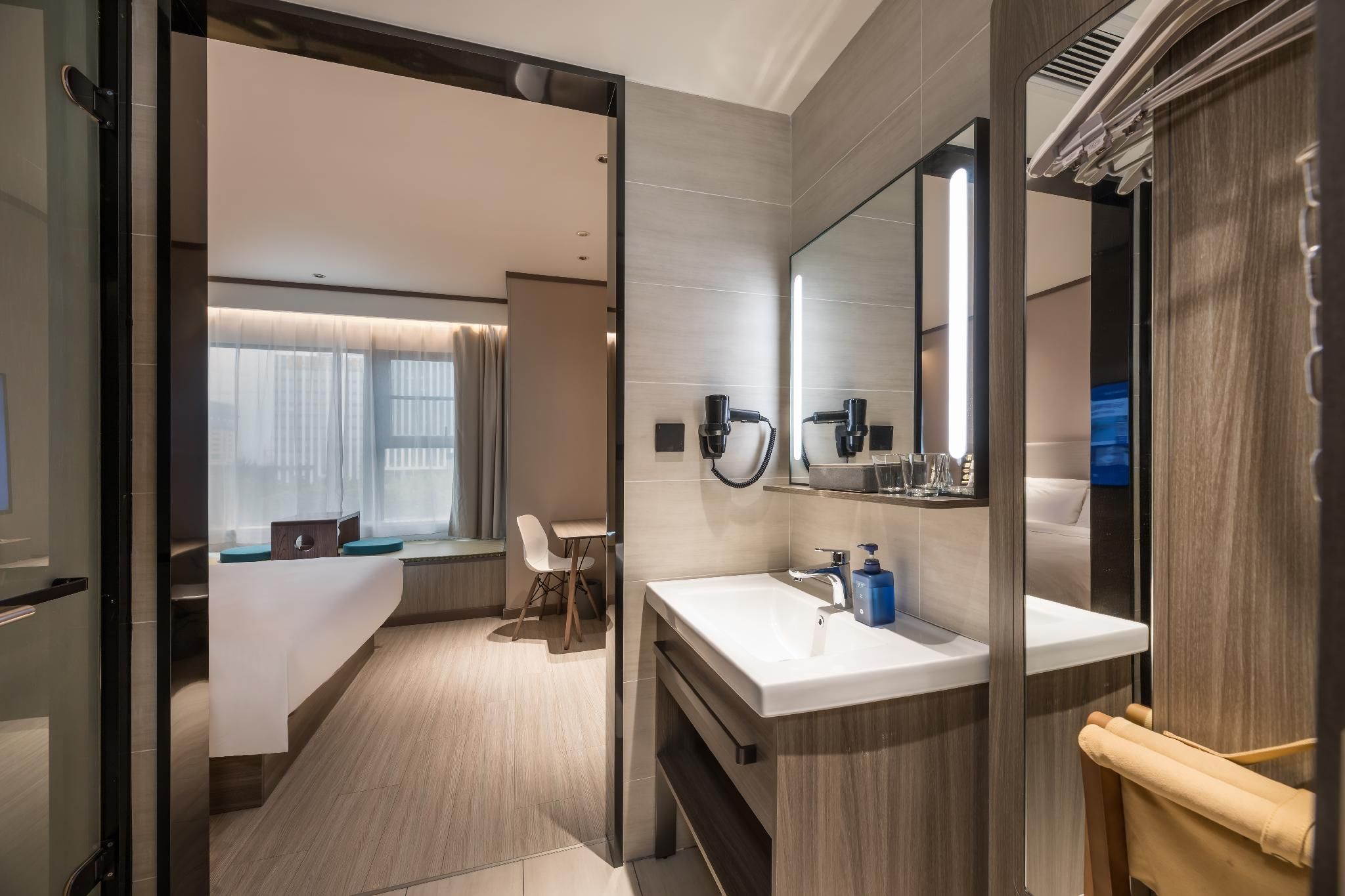 Huazhu - Superior BedRoom