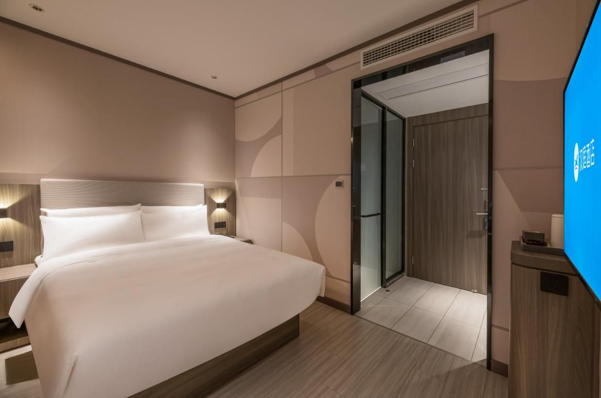 Huazhu - Room With Bed