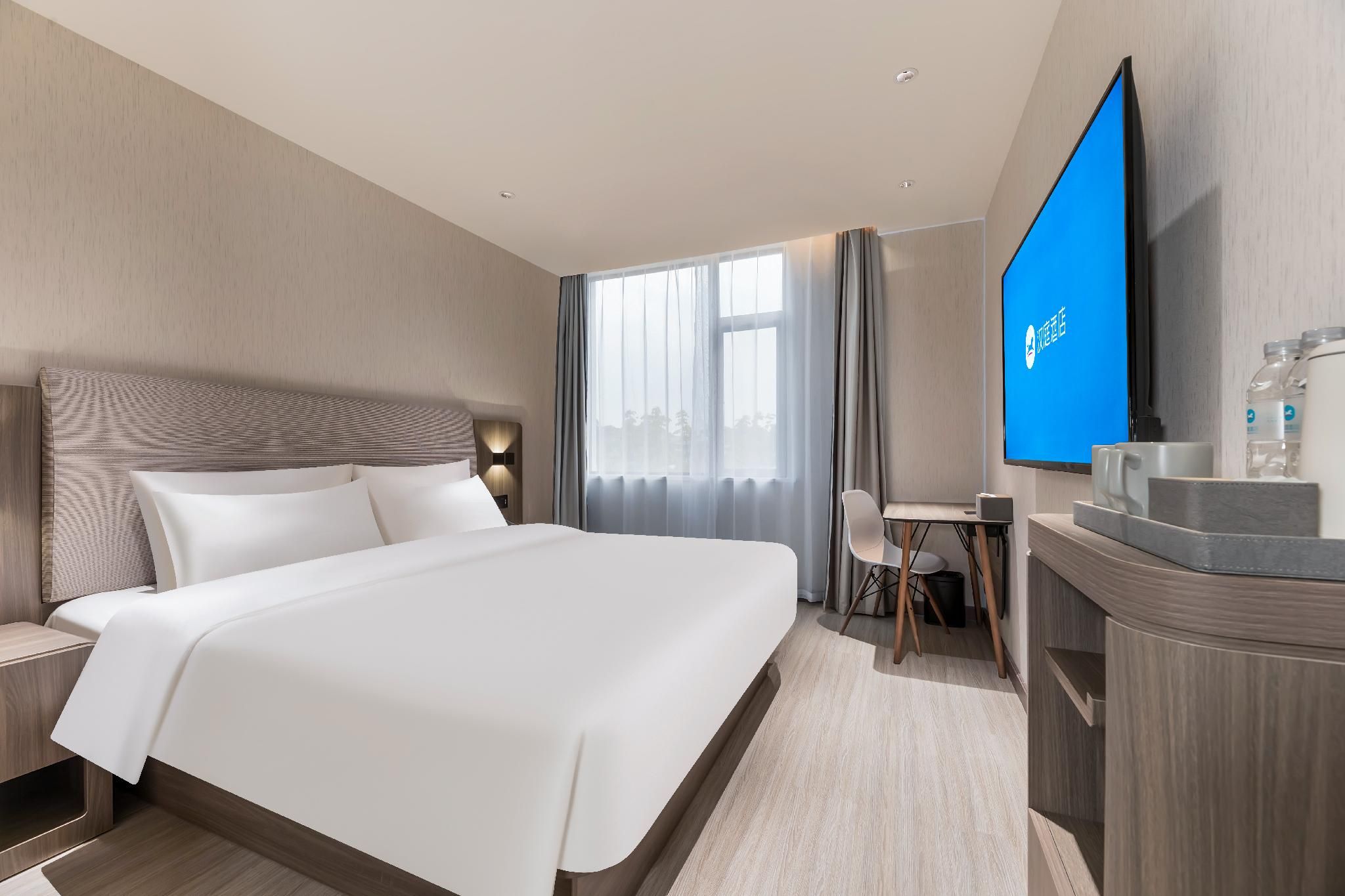 Huazhu - Room With Bed