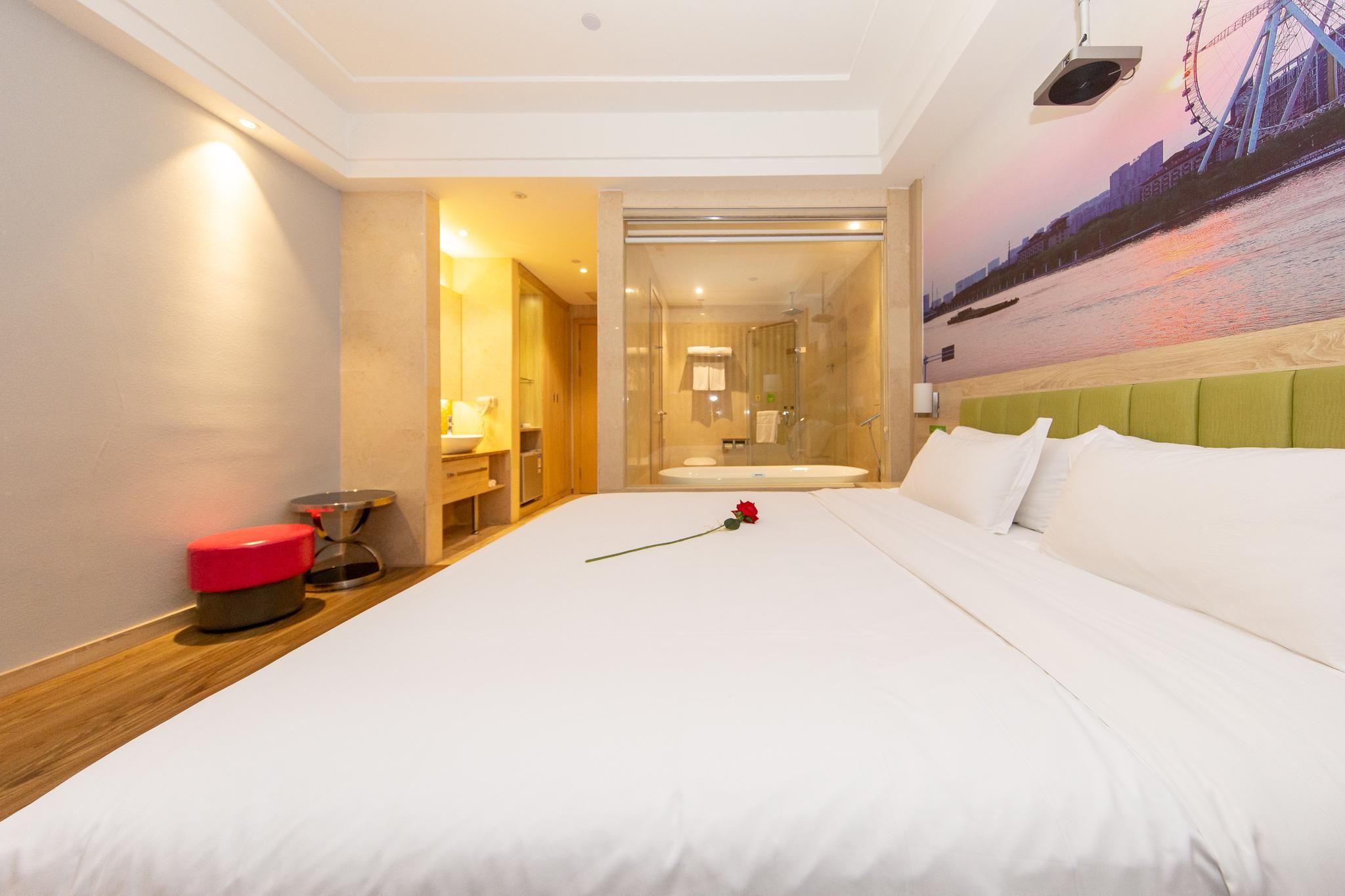 Huazhu - Deluxe Bed Room